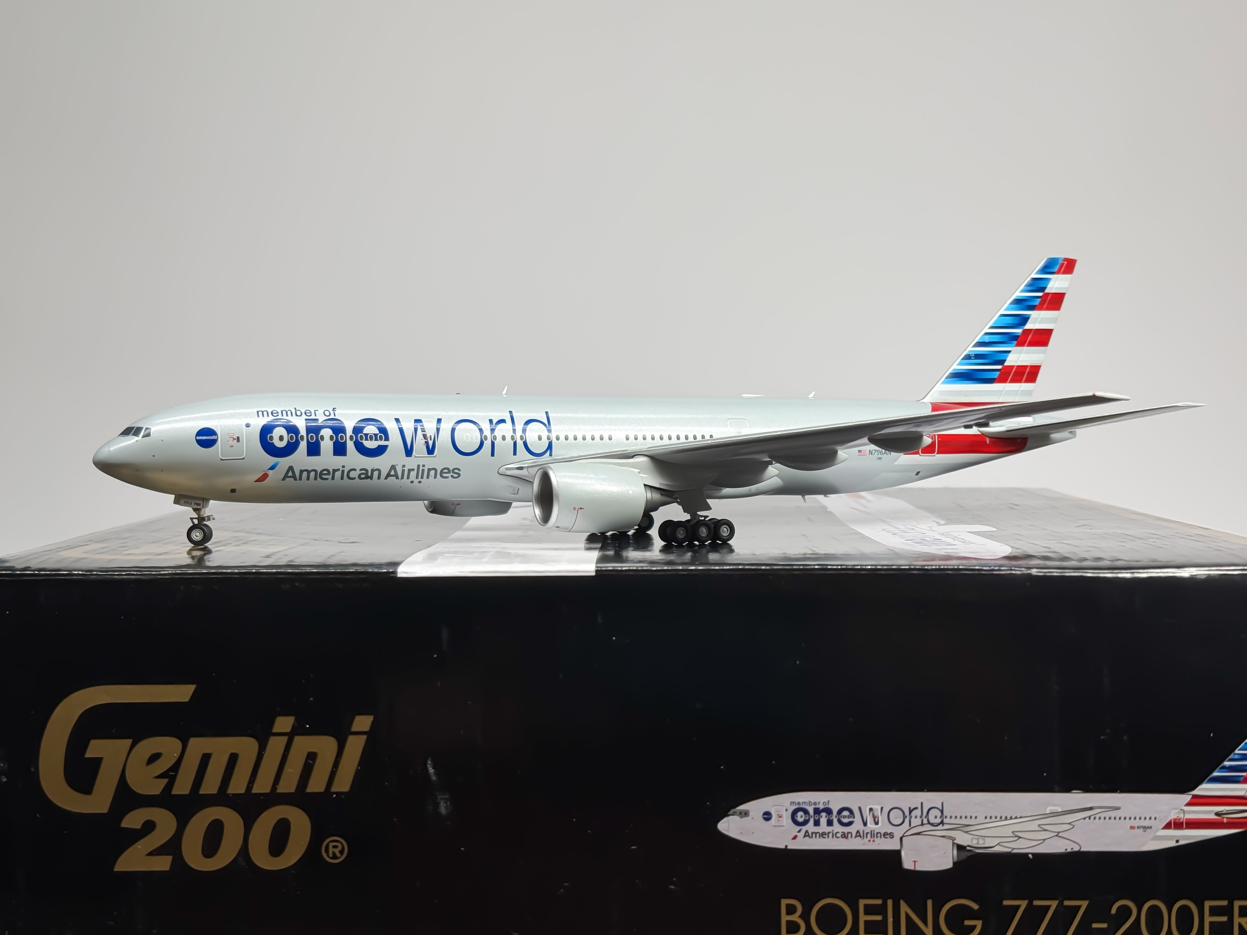 American Airlines Boeing 777-200 1:200 Gemini Jets N796AN (G2AAL526)