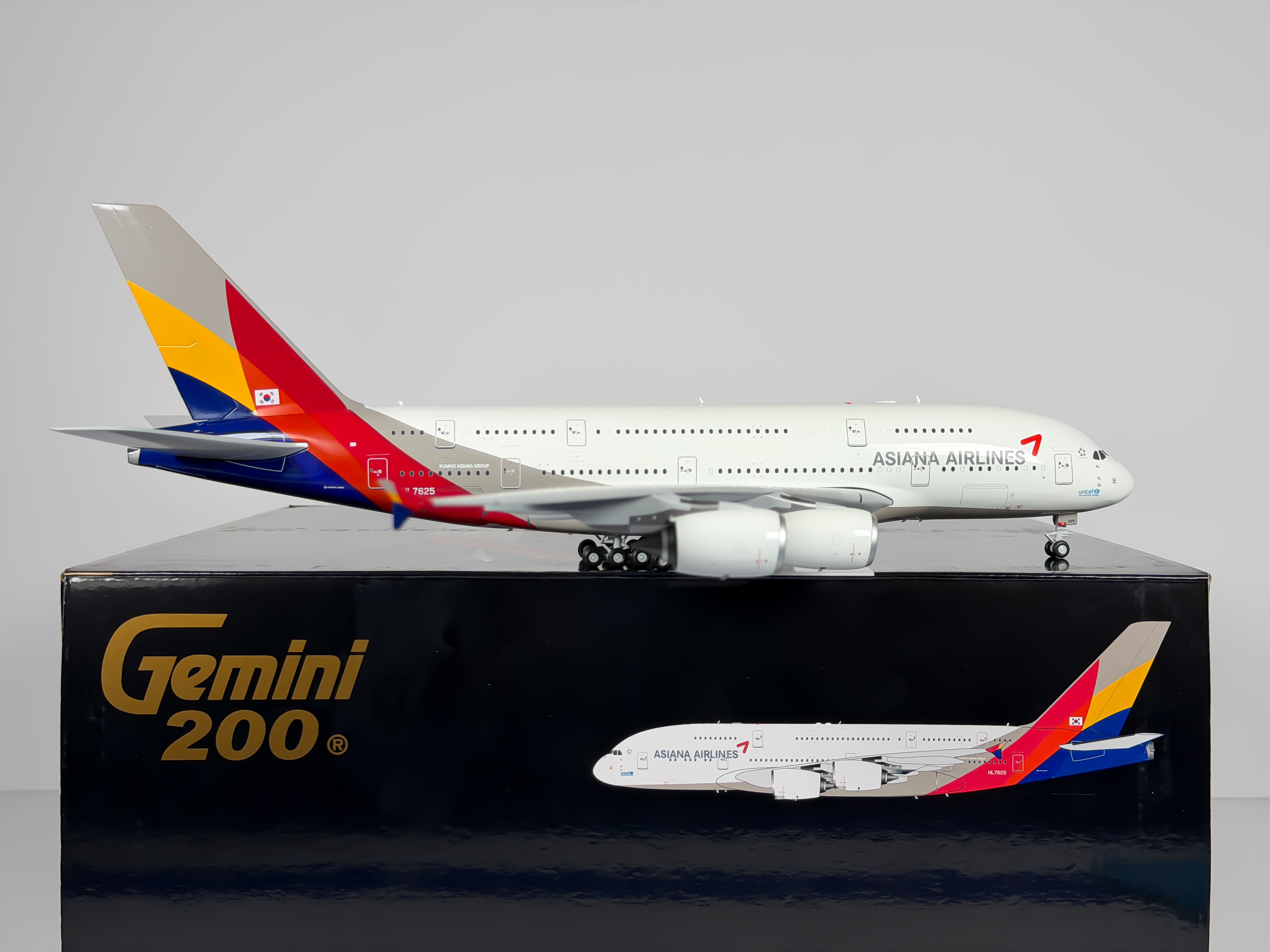 Asiana Airlines Airbus A380-800 1:200 Gemini Jets HL7625 (G2AAR1201)
