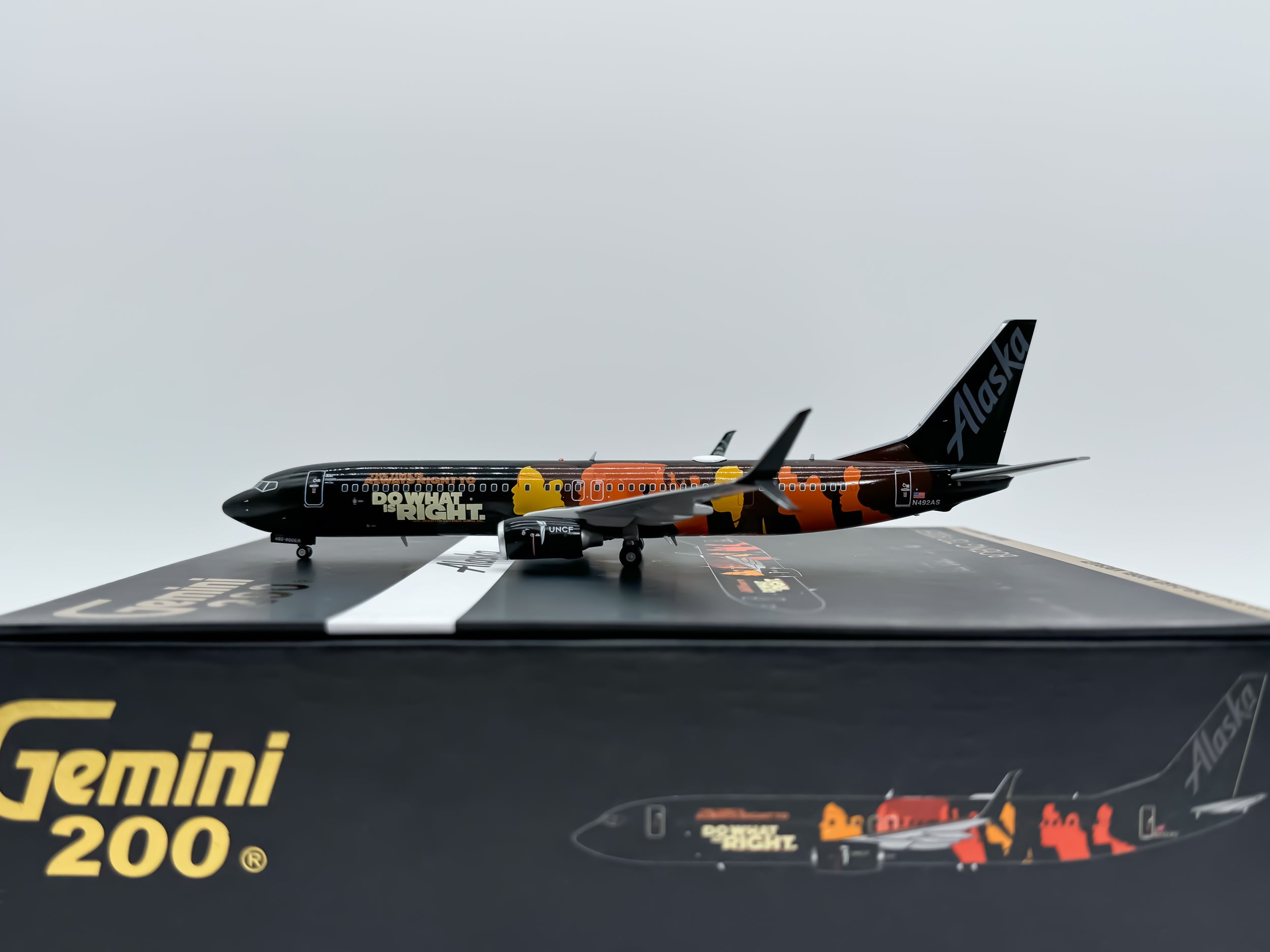 Alaska Airlines Boeing 737-900ER 1:200 Gemini Jets N492AS (G2ASA1016)