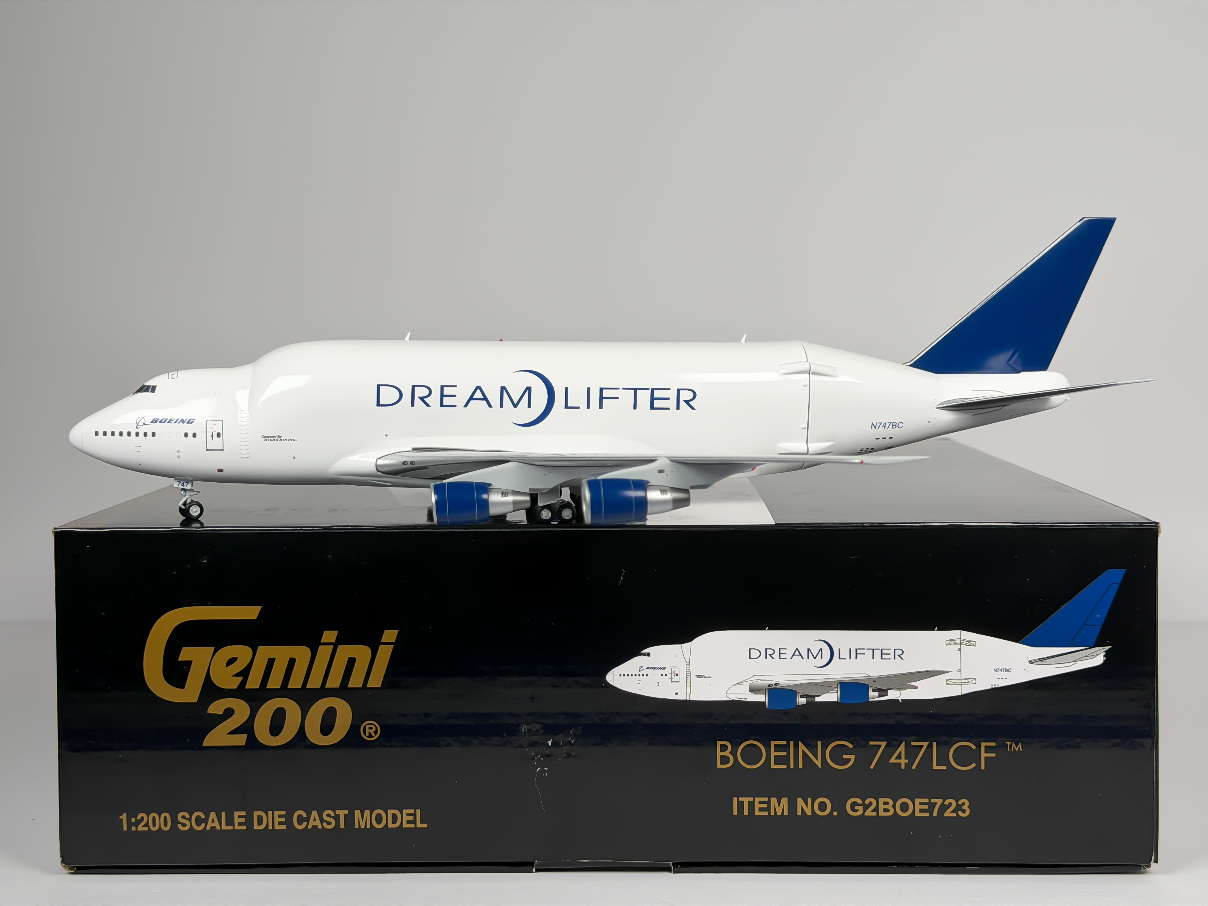 Boeing House Boeing 747LCF Dreamlifter 1:200 Gemini Jets N747BC (G2BOE723)