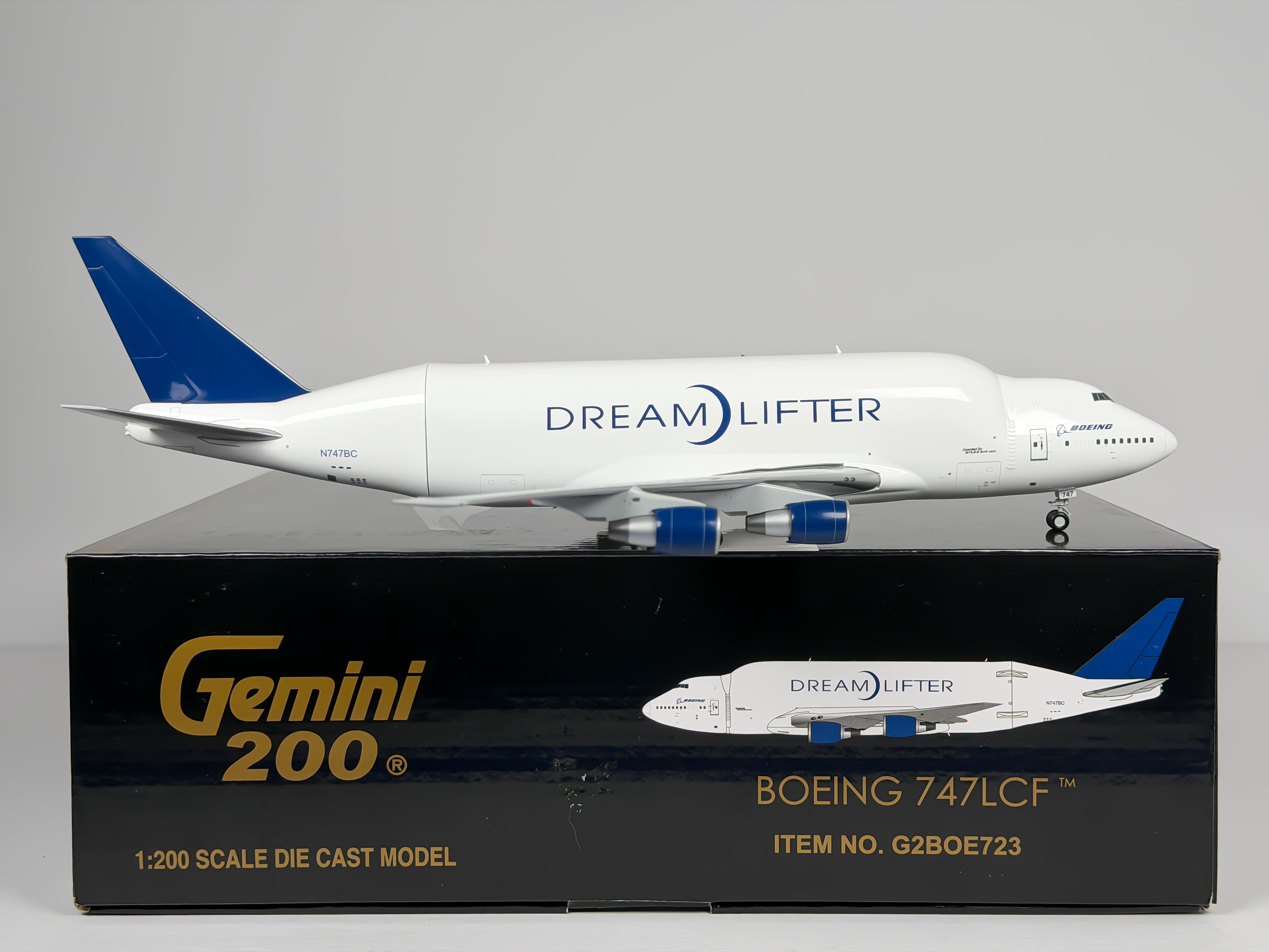 Boeing House Boeing 747LCF Dreamlifter 1:200 Gemini Jets N747BC (G2BOE723)