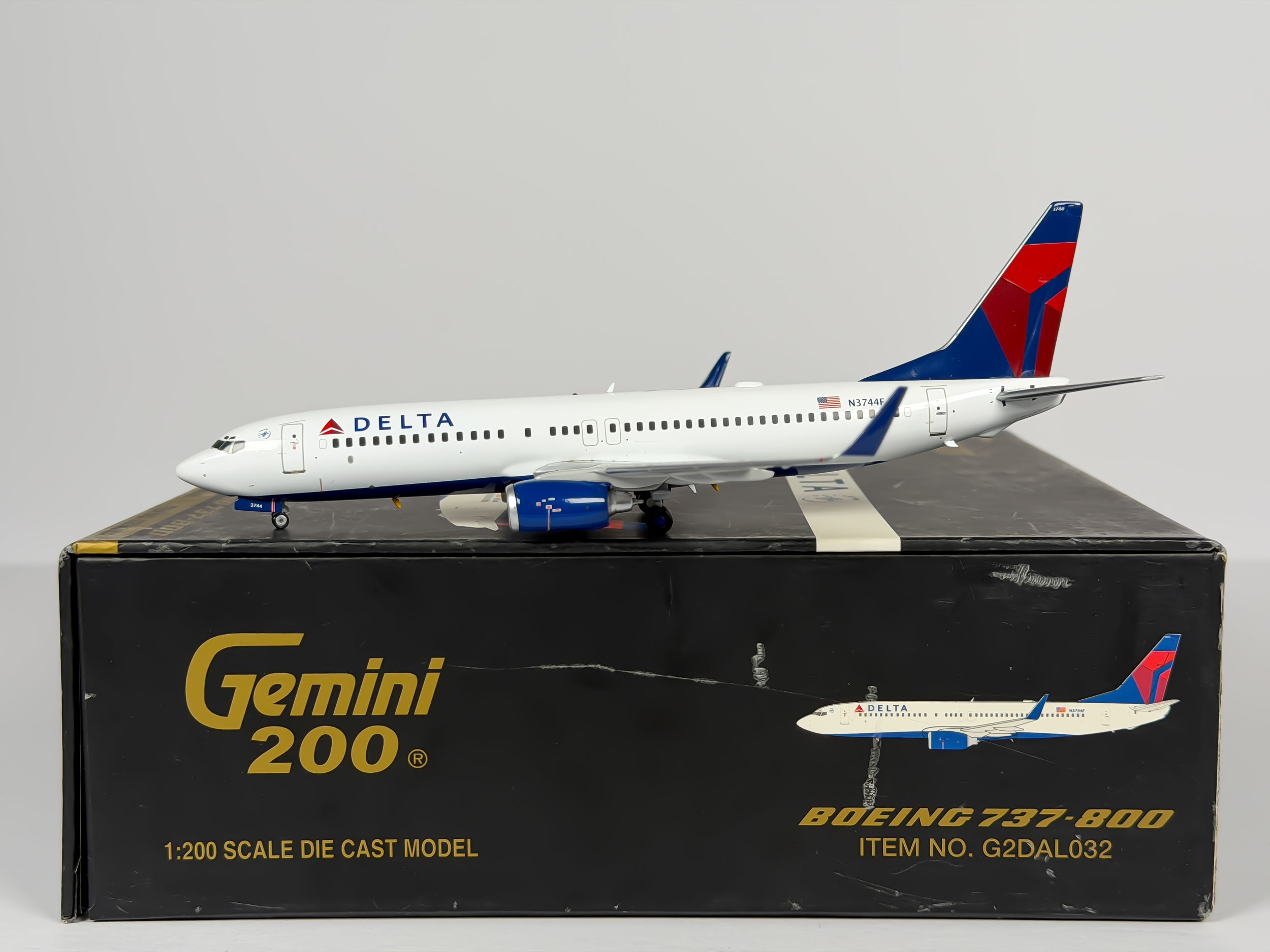 Delta Air Lines Boeing 737-800 1:200 Gemini Jets N3744F (G2DAL032)