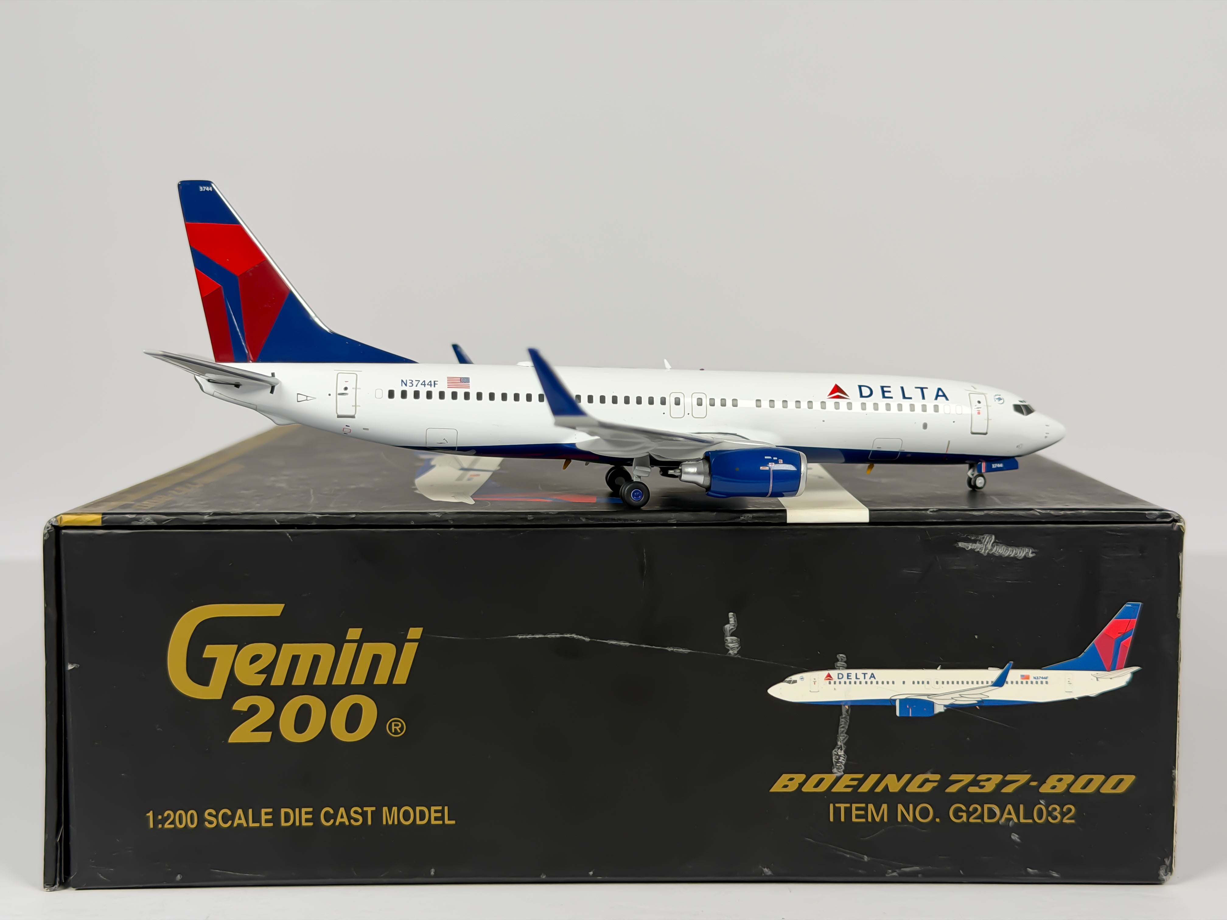 Delta Air Lines Boeing 737-800 1:200 Gemini Jets N3744F (G2DAL032)