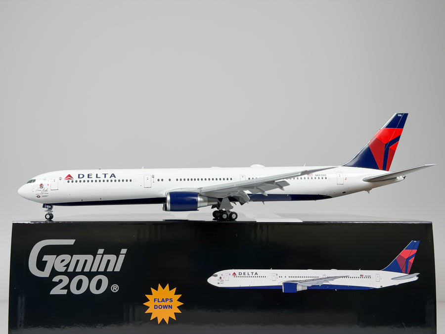 Delta Air Lines Boeing 767-400ER 1:200 Gemini Jets N842MH (G2DAL1444F)
