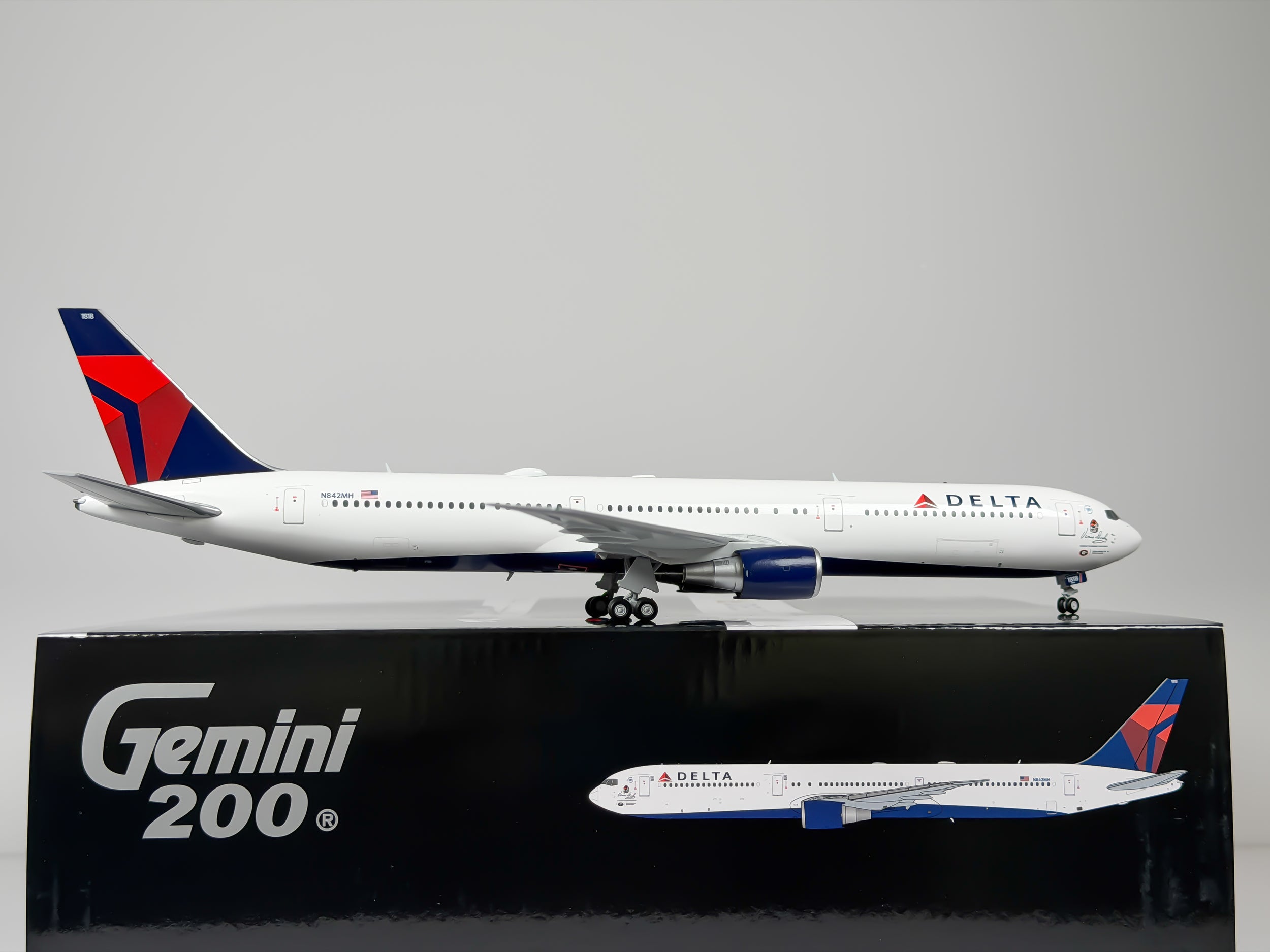 Delta Air Lines Boeing 767-400ER 1:200 Gemini Jets N842MH (G2DAL1444)