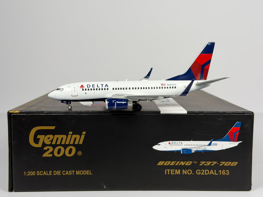 Delta Air Lines Boeing 737-700 1:200 Gemini Jets N305DQ (G2DAL163)
