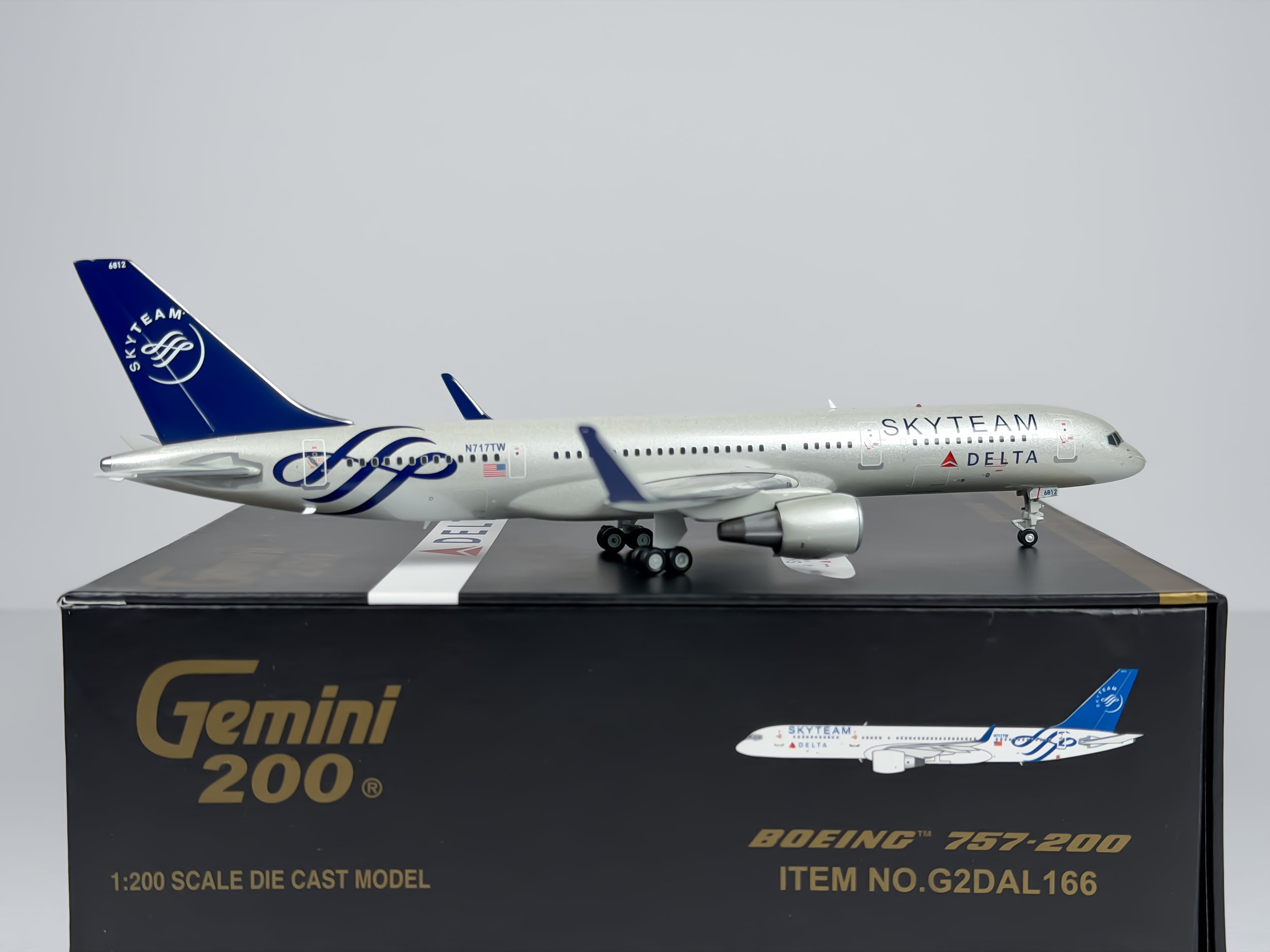 Delta Air Lines Boeing 757-200 1:200 Gemini Jets N717TW (G2DAL166)