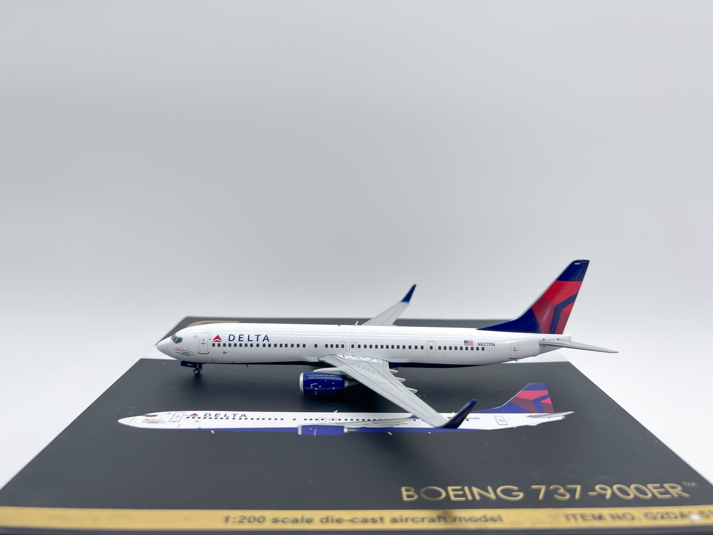 Delta Air Lines Boeing 737-900ER 1:200 Gemini Jets N827DN (G2DAL512)