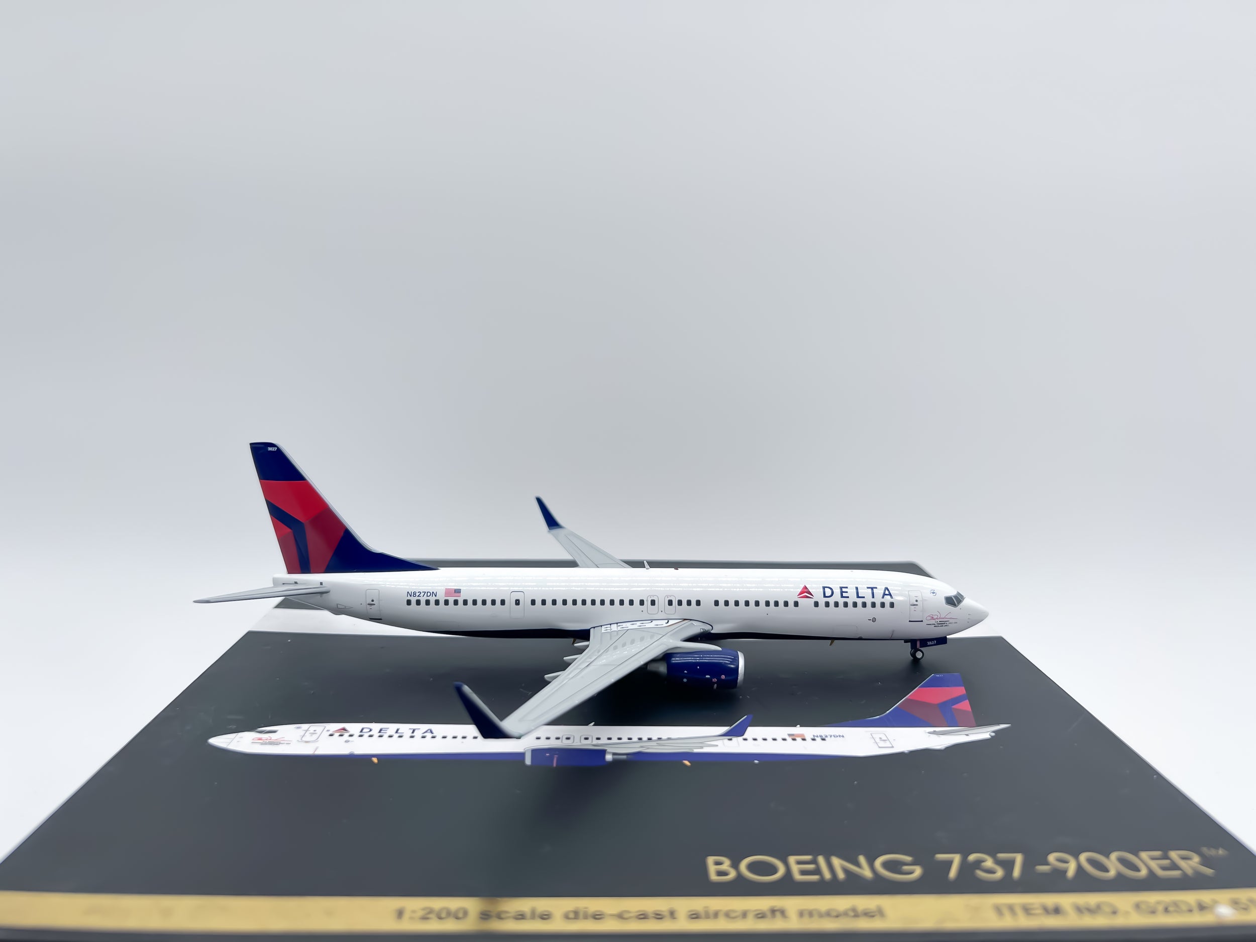 Delta Air Lines Boeing 737-900ER 1:200 Gemini Jets N827DN (G2DAL512)