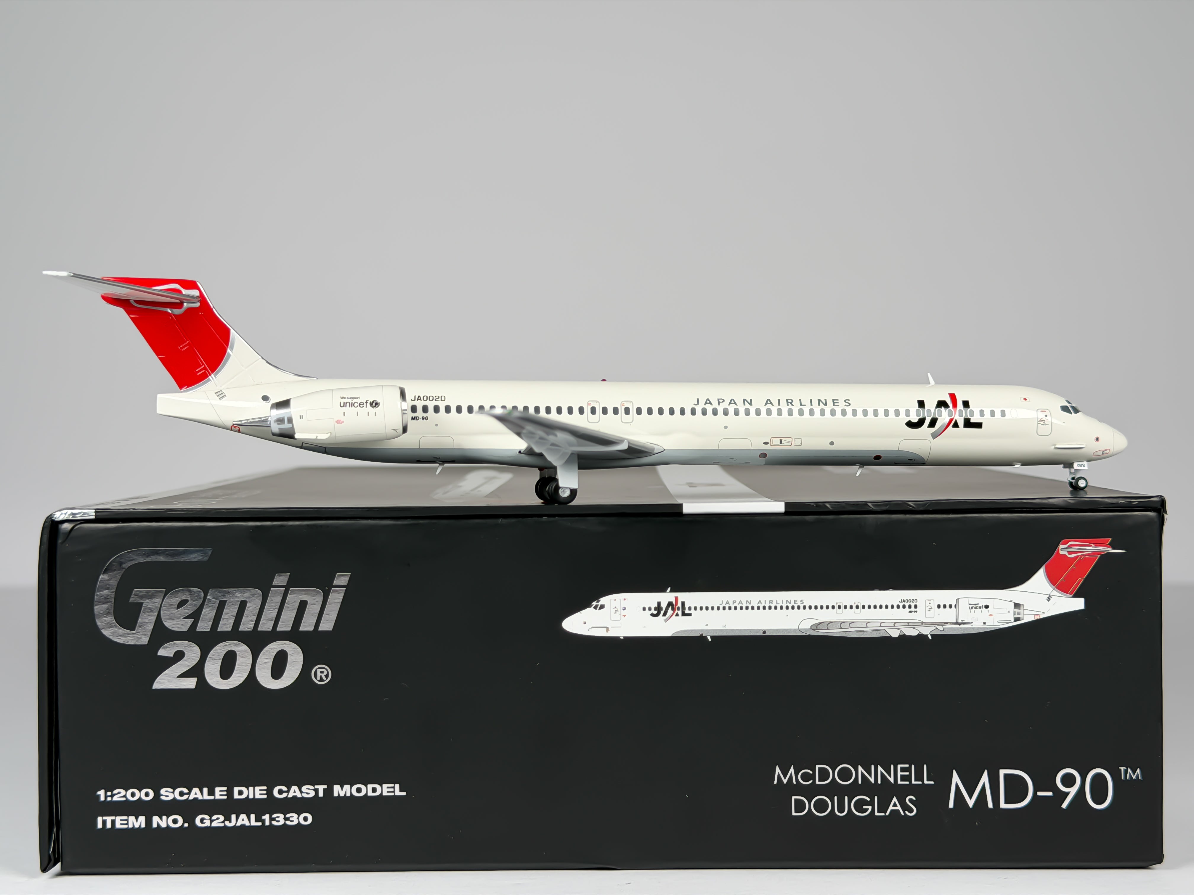 Japan Airlines (JAL) McDonnell Douglas MD-90 1:200 Gemini Jets JA002D (G2JAL1330)