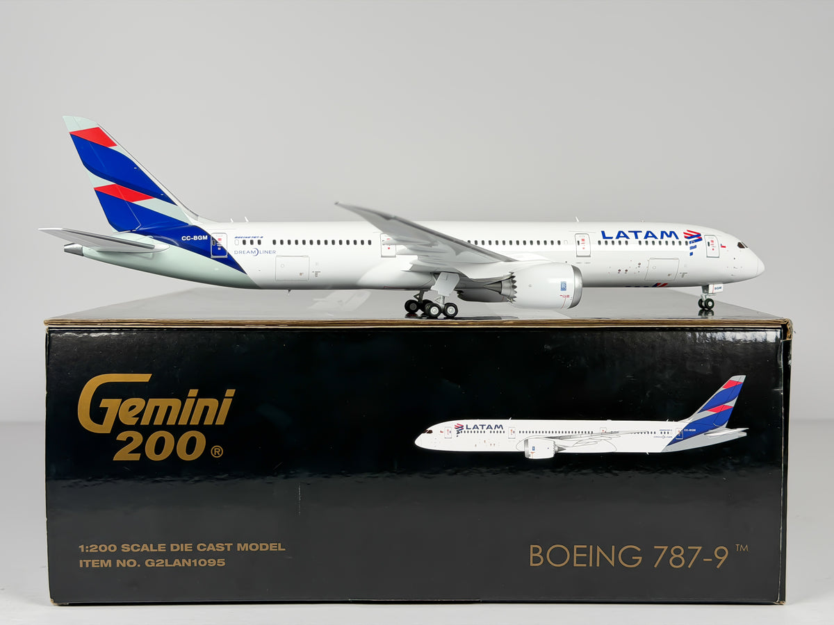 LATAM Airlines Boeing 787-9 1:200 Gemini Jets CC-BGM (G2LAN1095)