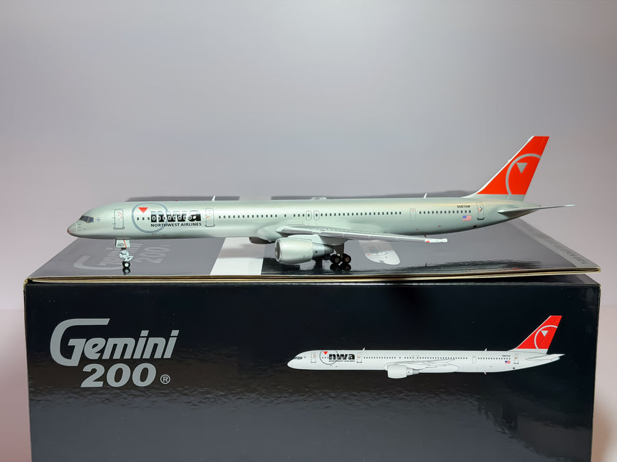 Northwest Airlines Boeing 757-300 1:200 Gemini Jets N587NW (G2NWA1422)