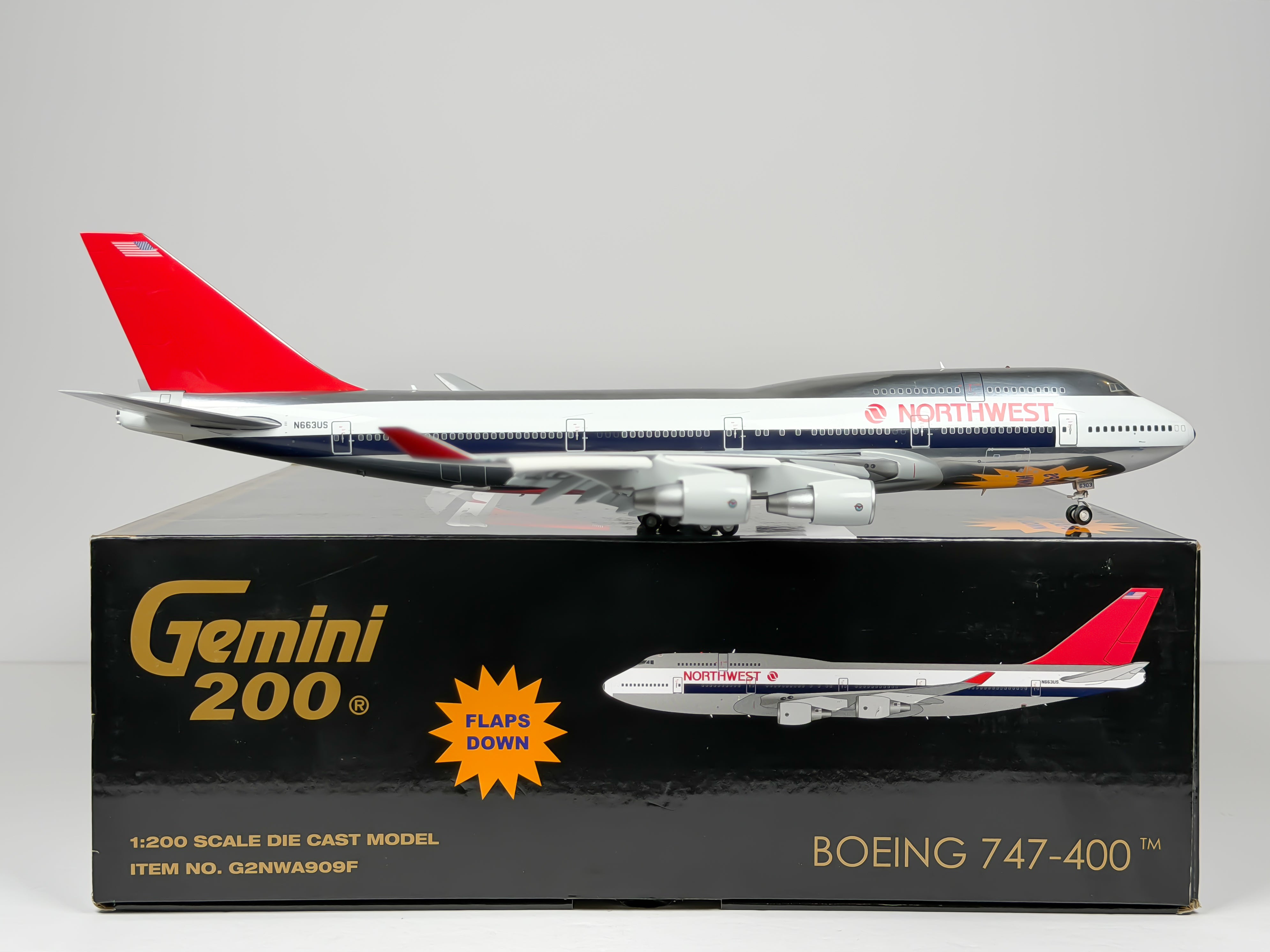 Northwest Airlines Boeing 747-400 1:200 Gemini Jets N663US (G2NWA909F) (Flaps Down Version)