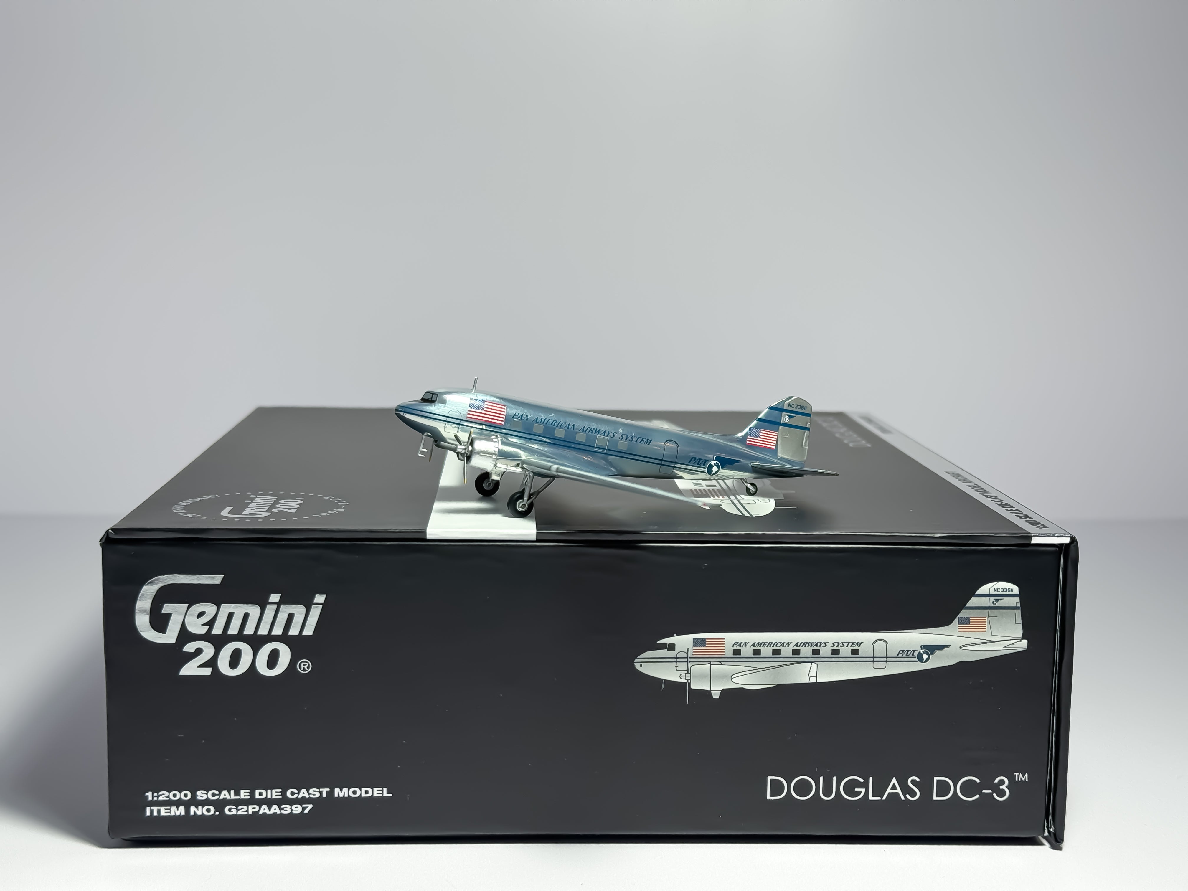 フライトミニチュアContinental Airlines DC - 3?1?: 100?Scale Display Model z2zed1b Amazon.com: Flight Miniatures Continental DC-3 1:100 Scale