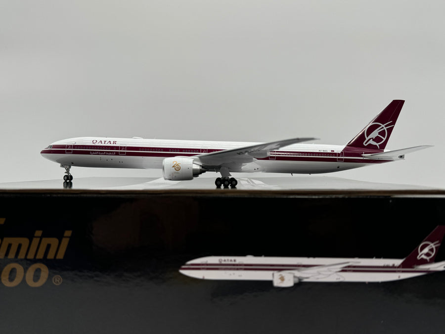 Gemini Jets 1:200 Qatar Airways Boeing 777-300ER A7-BAC 25th Anniversary G2QTR1145