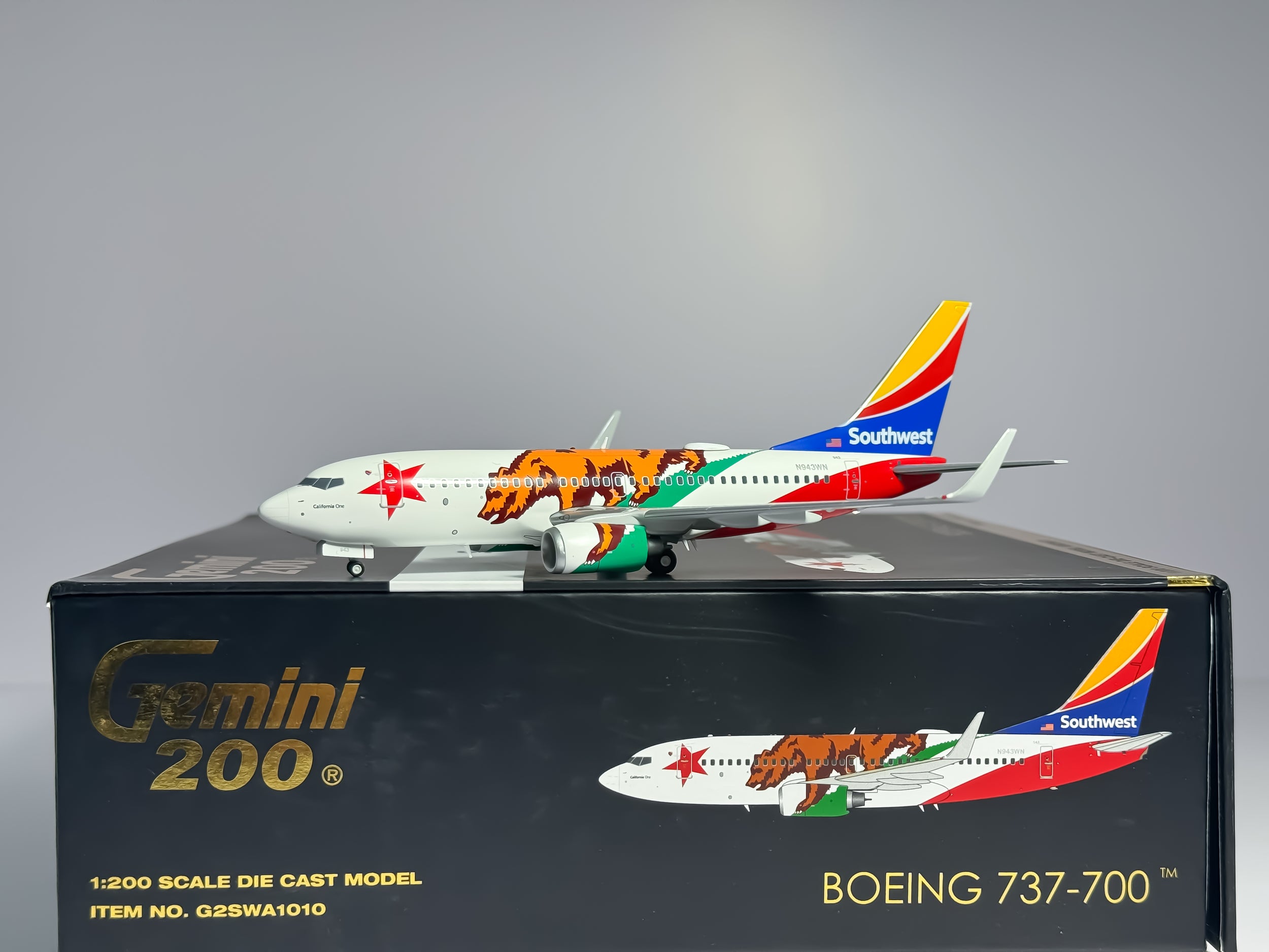 Southwest Airlines Boeing 737-700 1:200 Gemini Jets N943WN (G2SWA1350)
