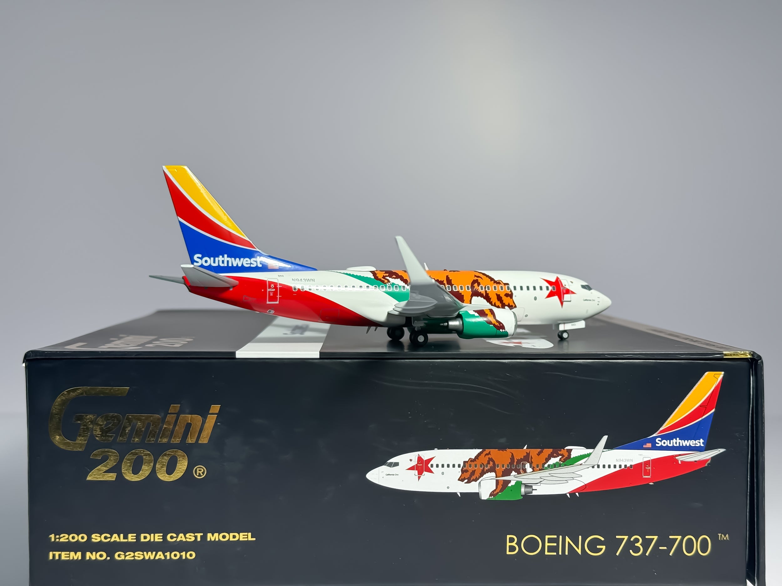 Southwest Airlines Boeing 737-700 1:200 Gemini Jets N943WN (G2SWA1350)