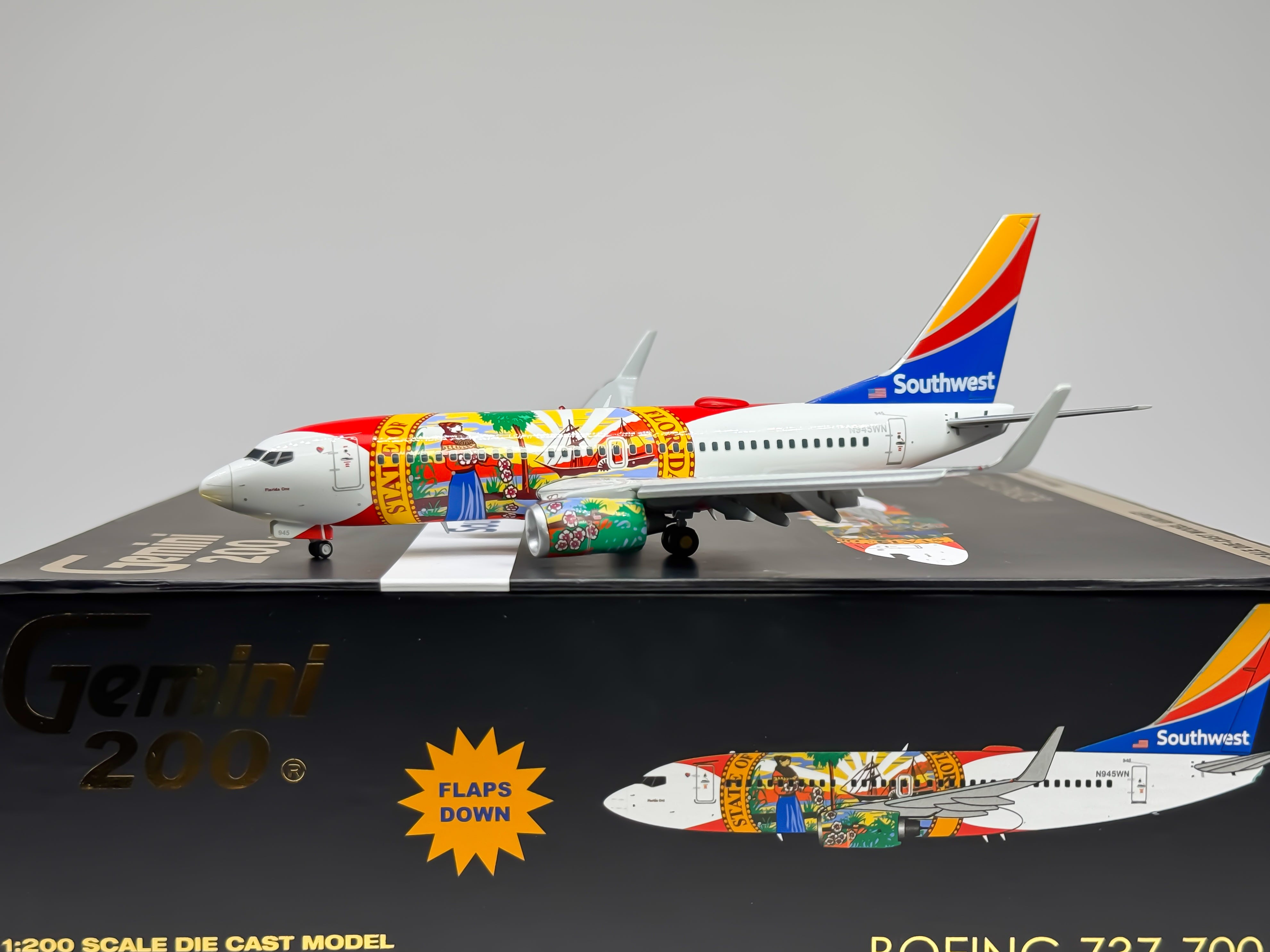 Southwest Airlines Boeing 737-700 1:200 Gemini Jets N945WN (G2SWA914F) (Flaps Down Version)
