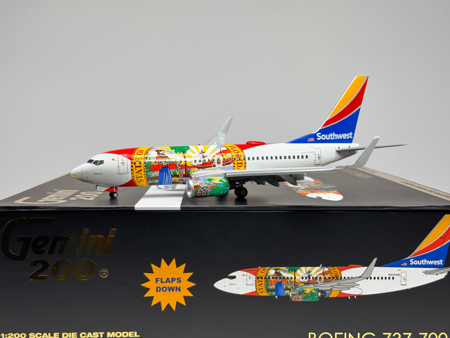 Southwest Airlines Boeing 737-700 1:200 Gemini Jets N945WN (G2SWA914F) (Flaps Down Version)