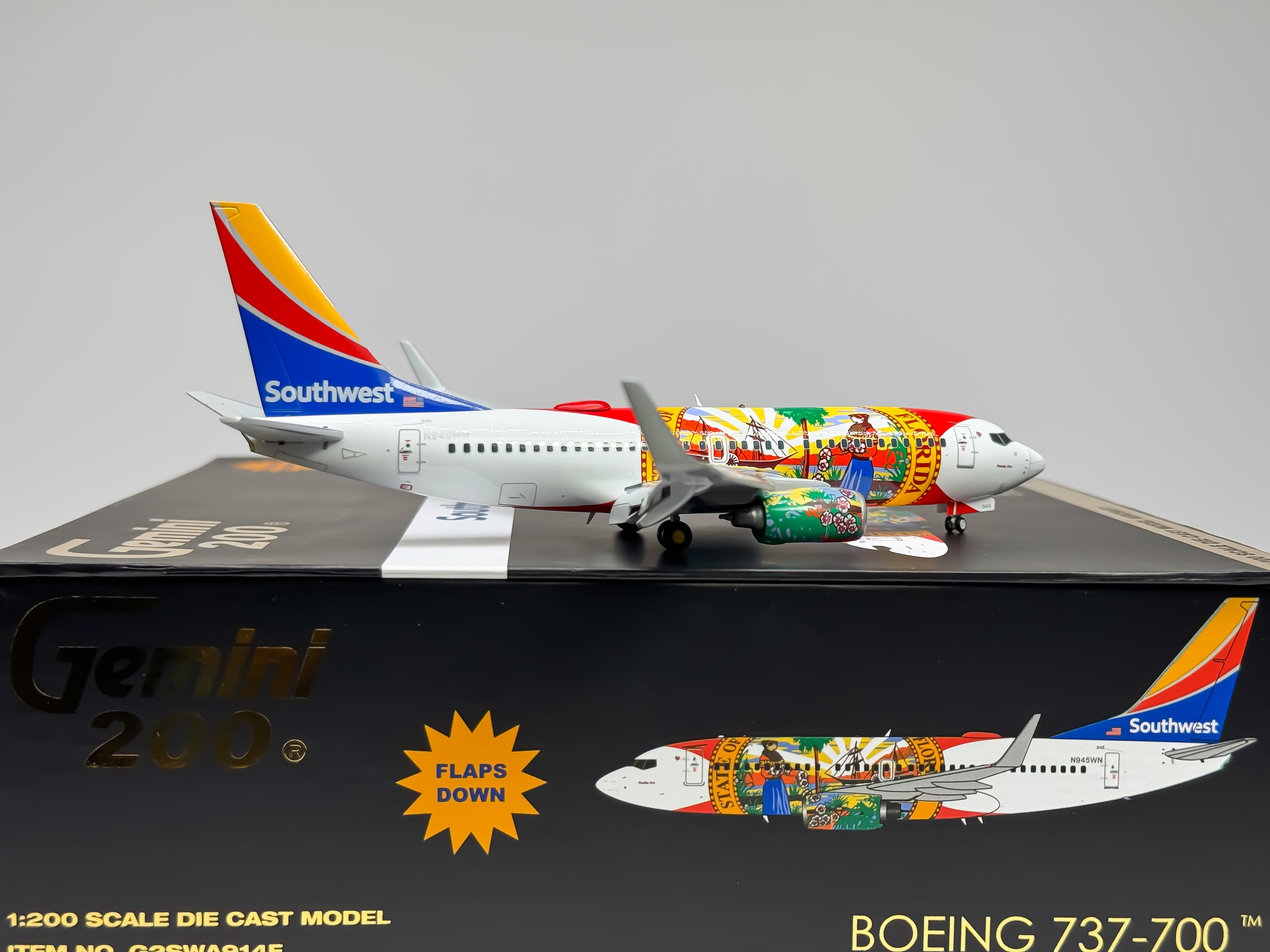 Southwest Airlines Boeing 737-700 1:200 Gemini Jets N945WN (G2SWA914F) (Flaps Down Version)