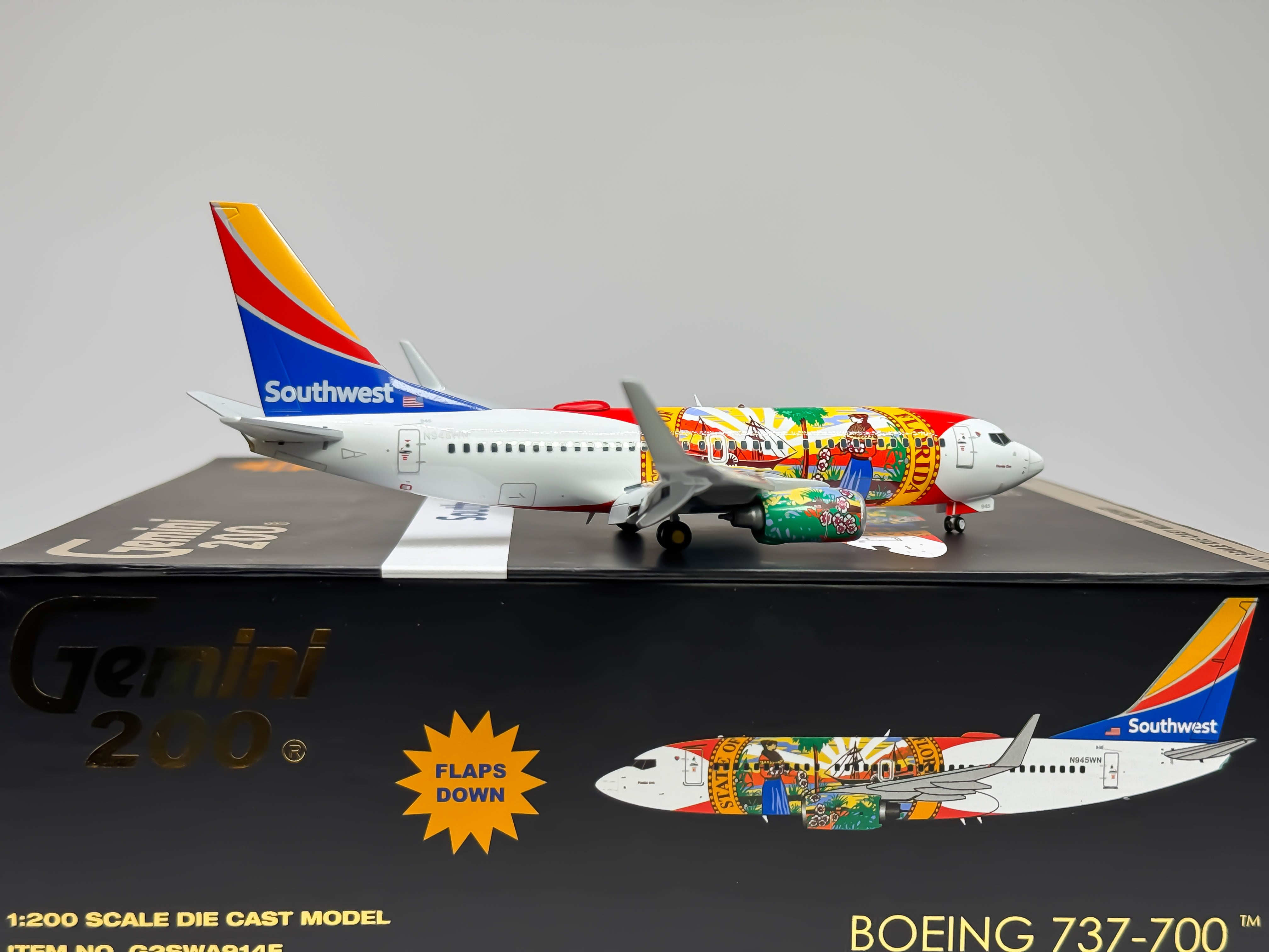 Southwest Airlines Boeing 737-700 1:200 Gemini Jets N945WN (G2SWA914F) (Flaps Down Version)
