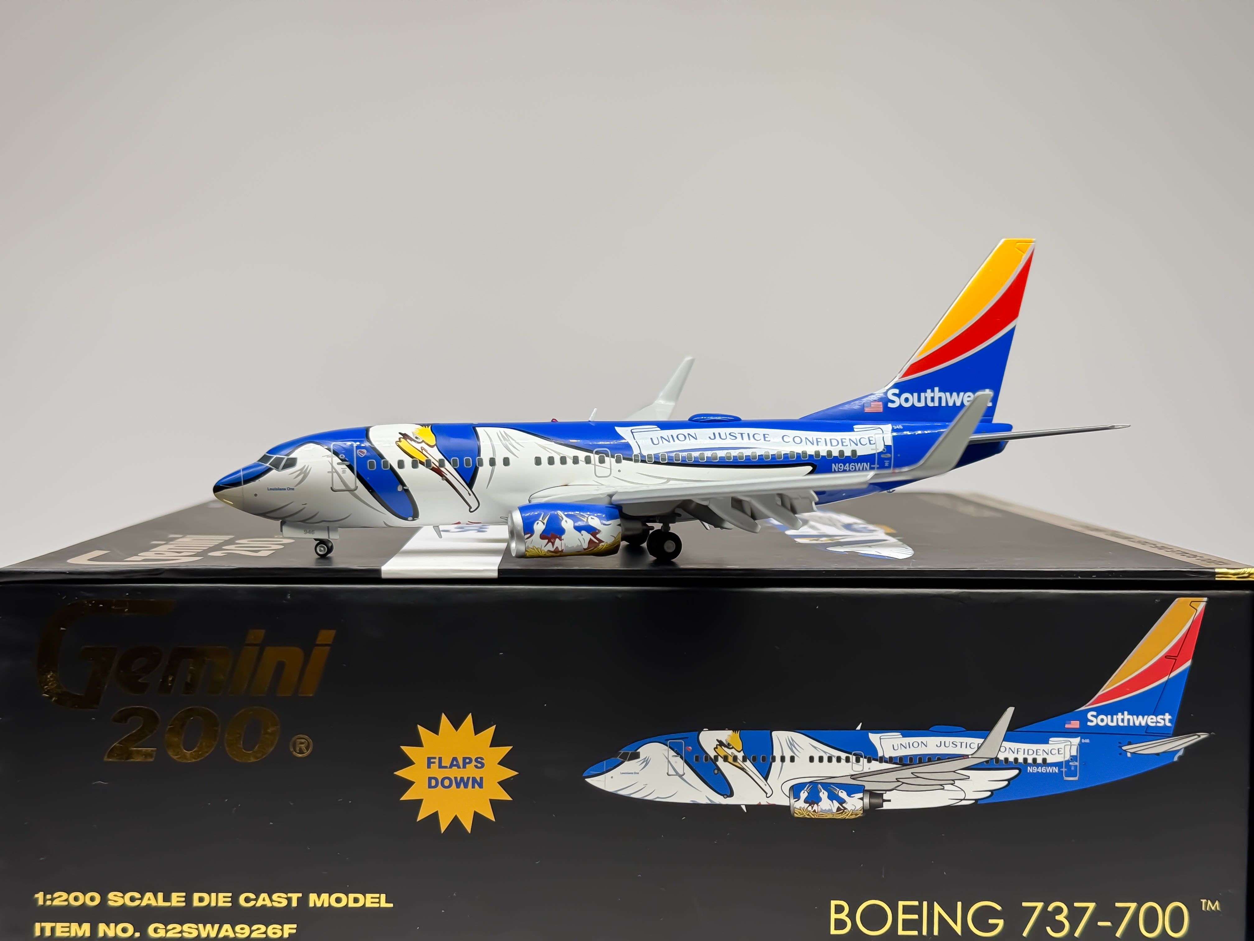 Southwest Airlines Boeing 737-700 1:200 Gemini Jets N946WN (G2SWA926F) (Flaps Down Version)