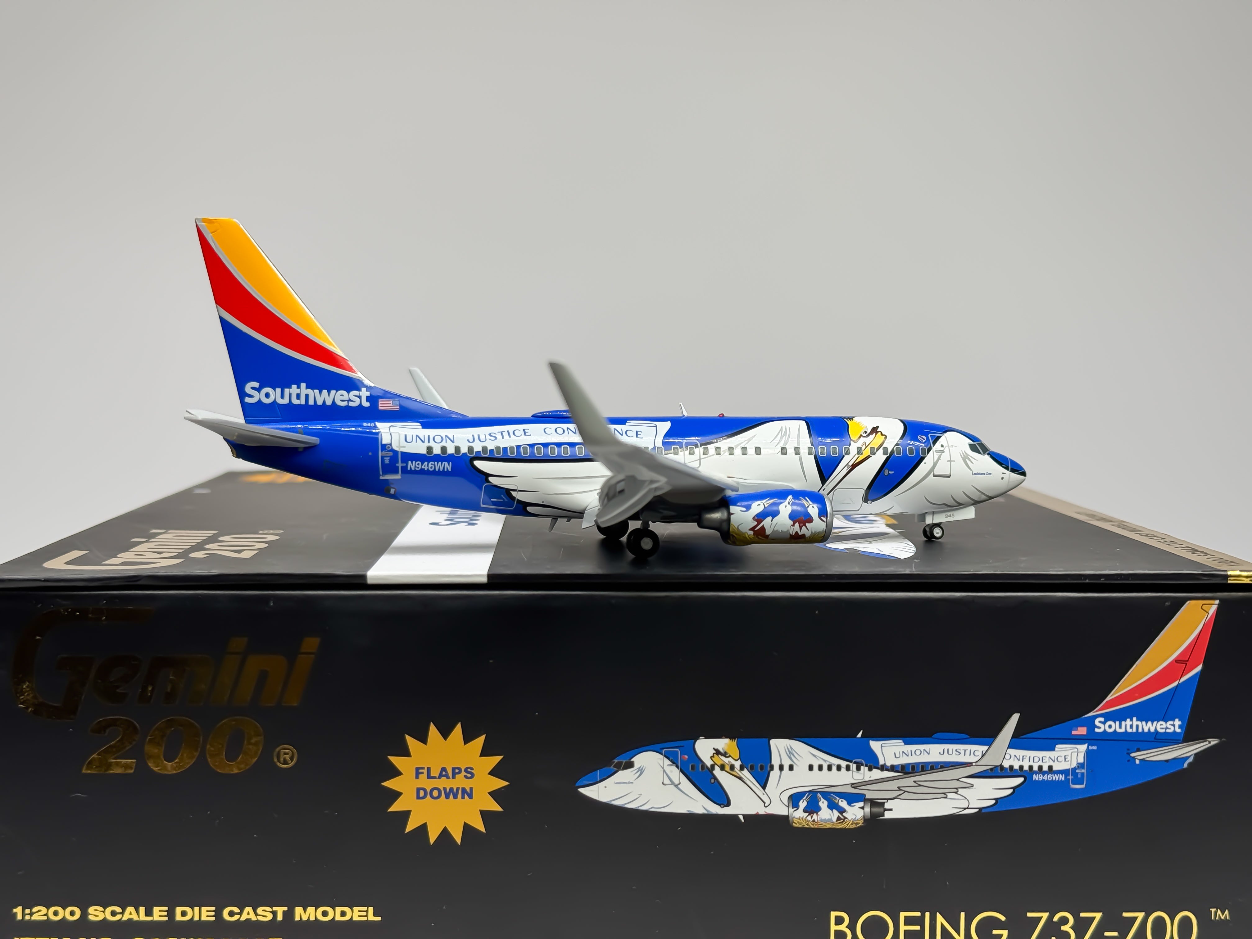 Southwest Airlines Boeing 737-700 1:200 Gemini Jets N946WN (G2SWA926F) (Flaps Down Version)