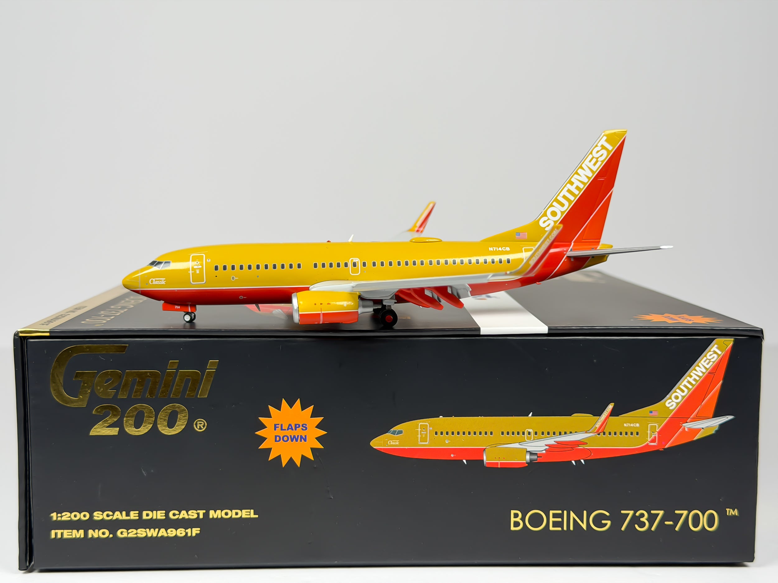 Southwest Airlines Boeing 737-700 1:200 Gemini Jets N714CB (G2SWA961F) (Flaps Down Version)