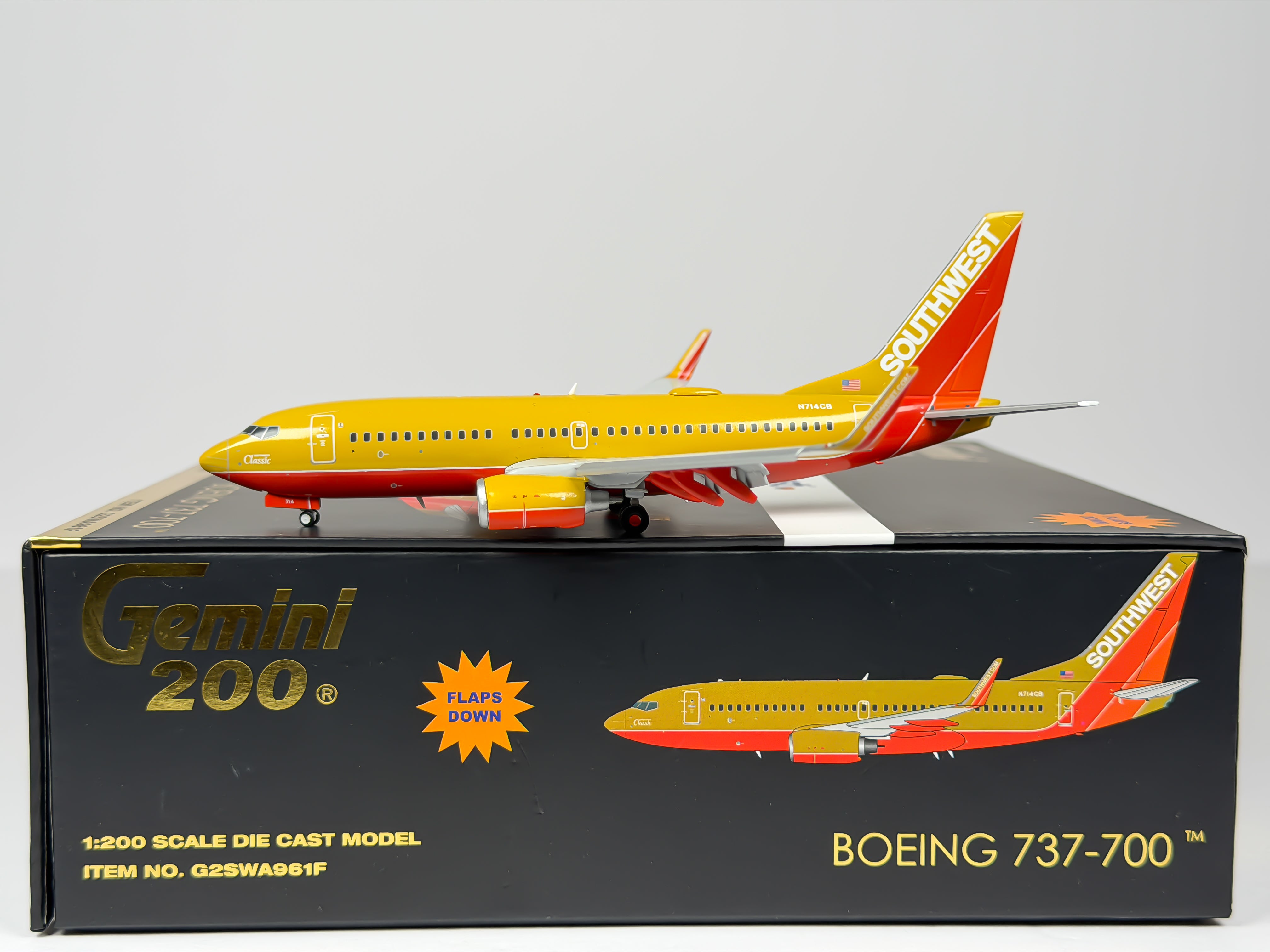 Southwest Airlines Boeing 737-700 1:200 Gemini Jets N714CB (G2SWA961F) (Flaps Down Version)