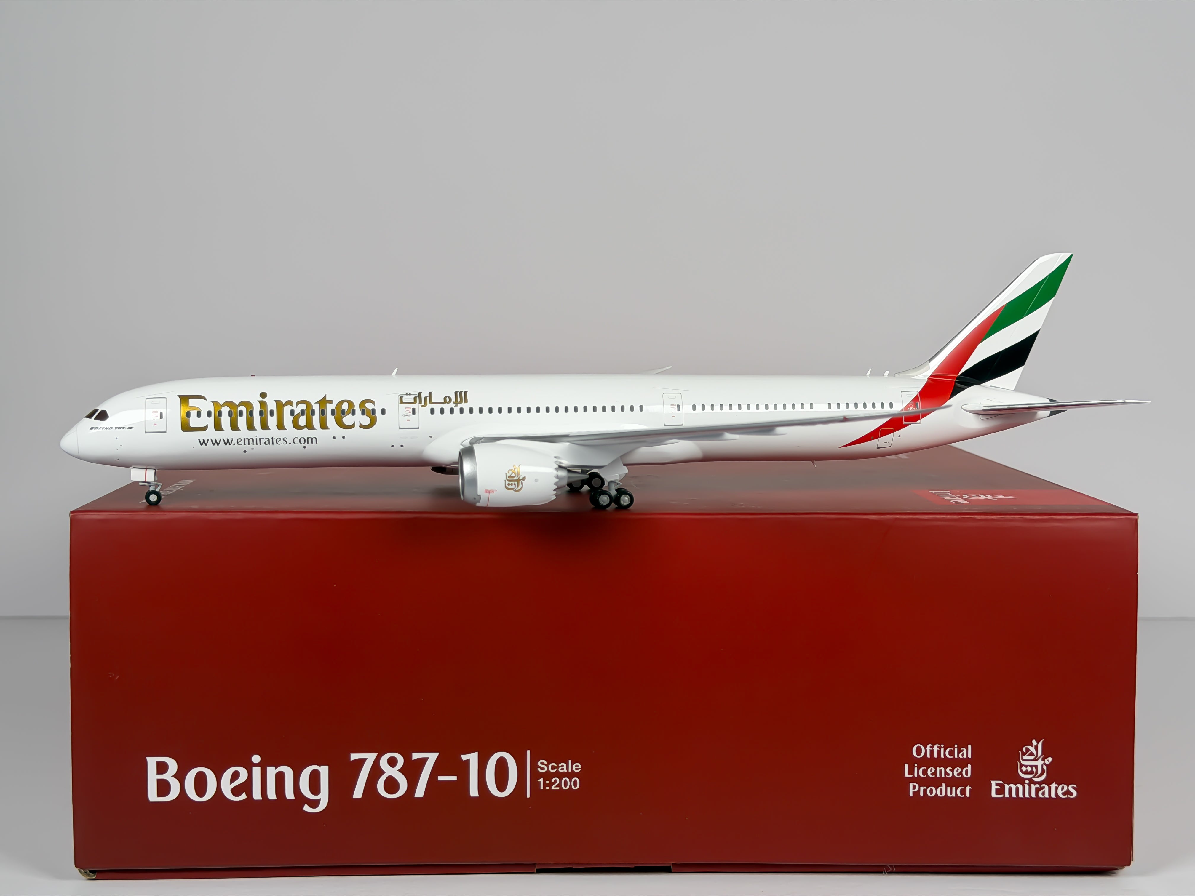 Emirates Boeing 787-10 1:200 Gemini Jets (G2UAE740)