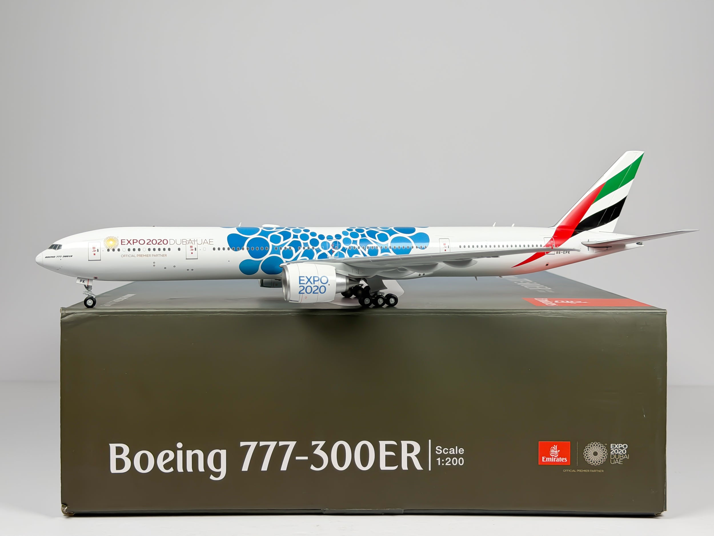 Emirates Boeing 777-300ER 1:200 Gemini Jets A6-EPK (G2UAE776)