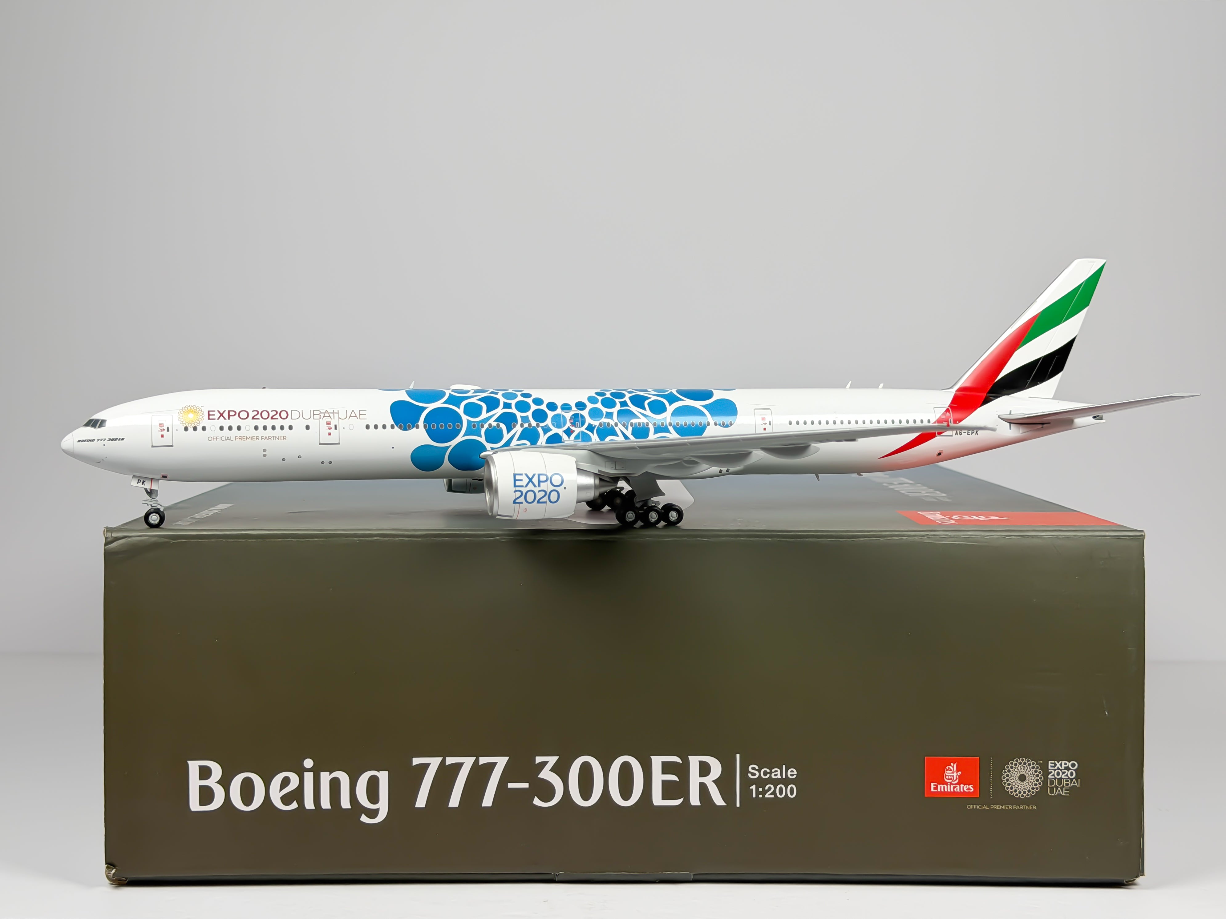 Emirates Boeing 777-300ER 1:200 Gemini Jets A6-EPK (G2UAE776)