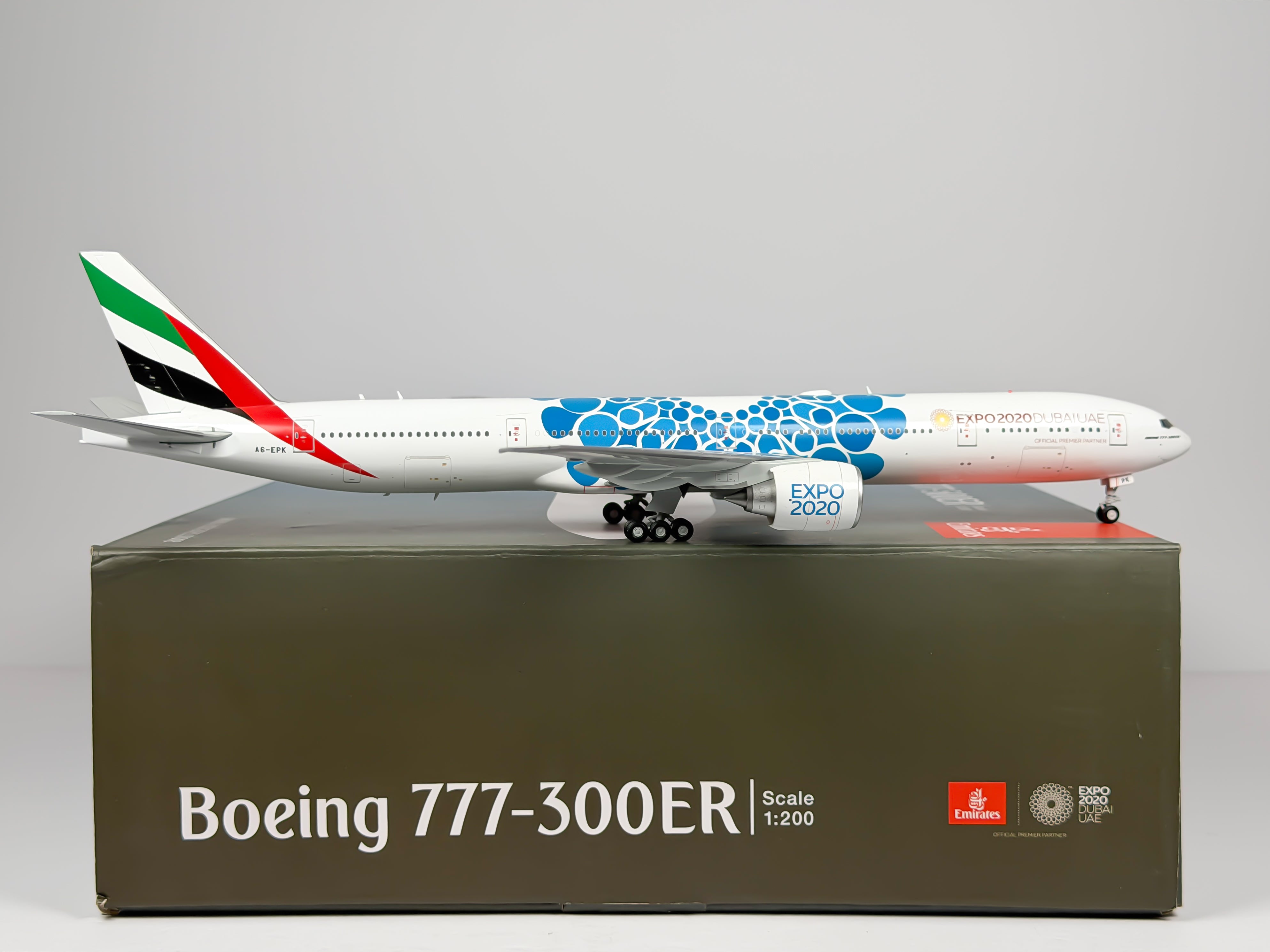 Emirates Boeing 777-300ER 1:200 Gemini Jets A6-EPK (G2UAE776)