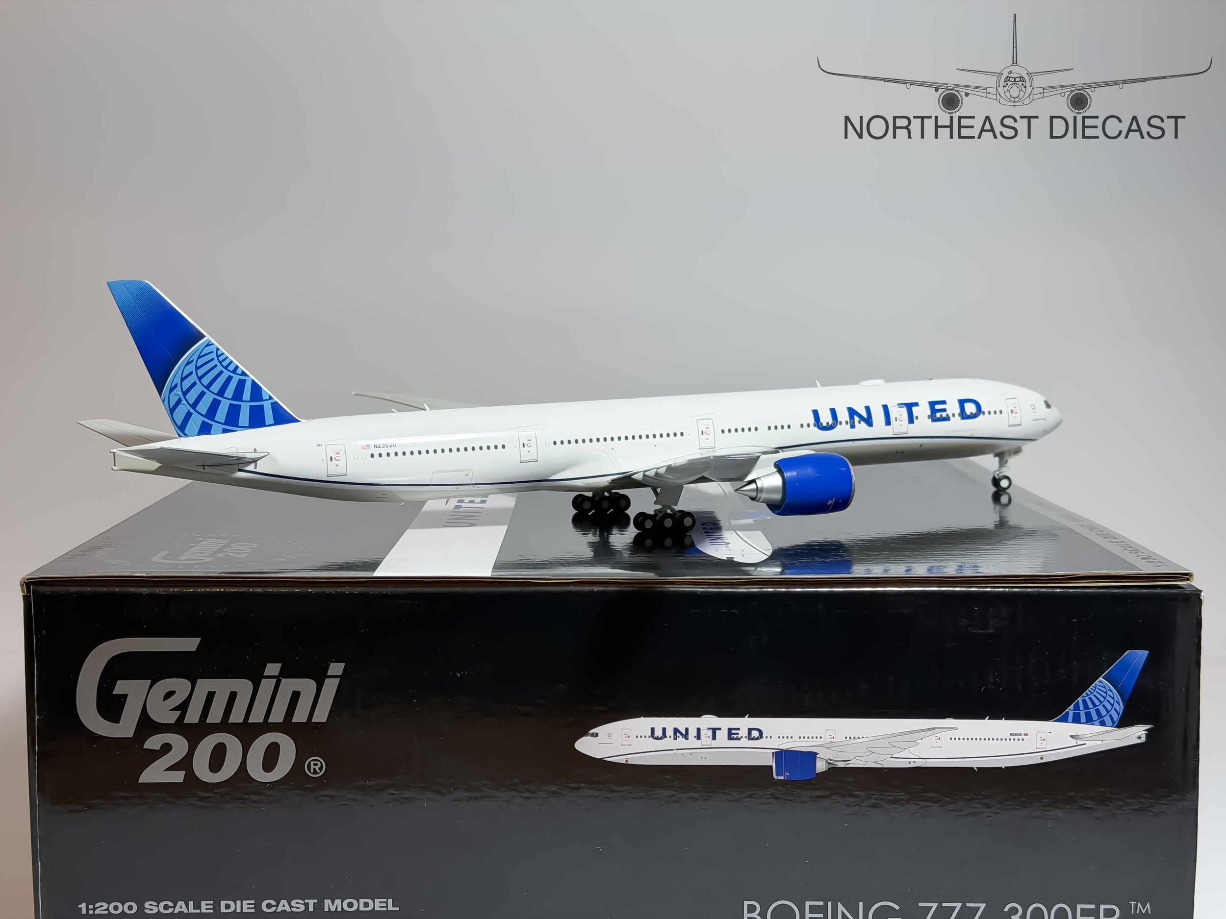 United Airlines Boeing 777-300ER 1:200 Gemini Jets N2352U (G2UAL1247)