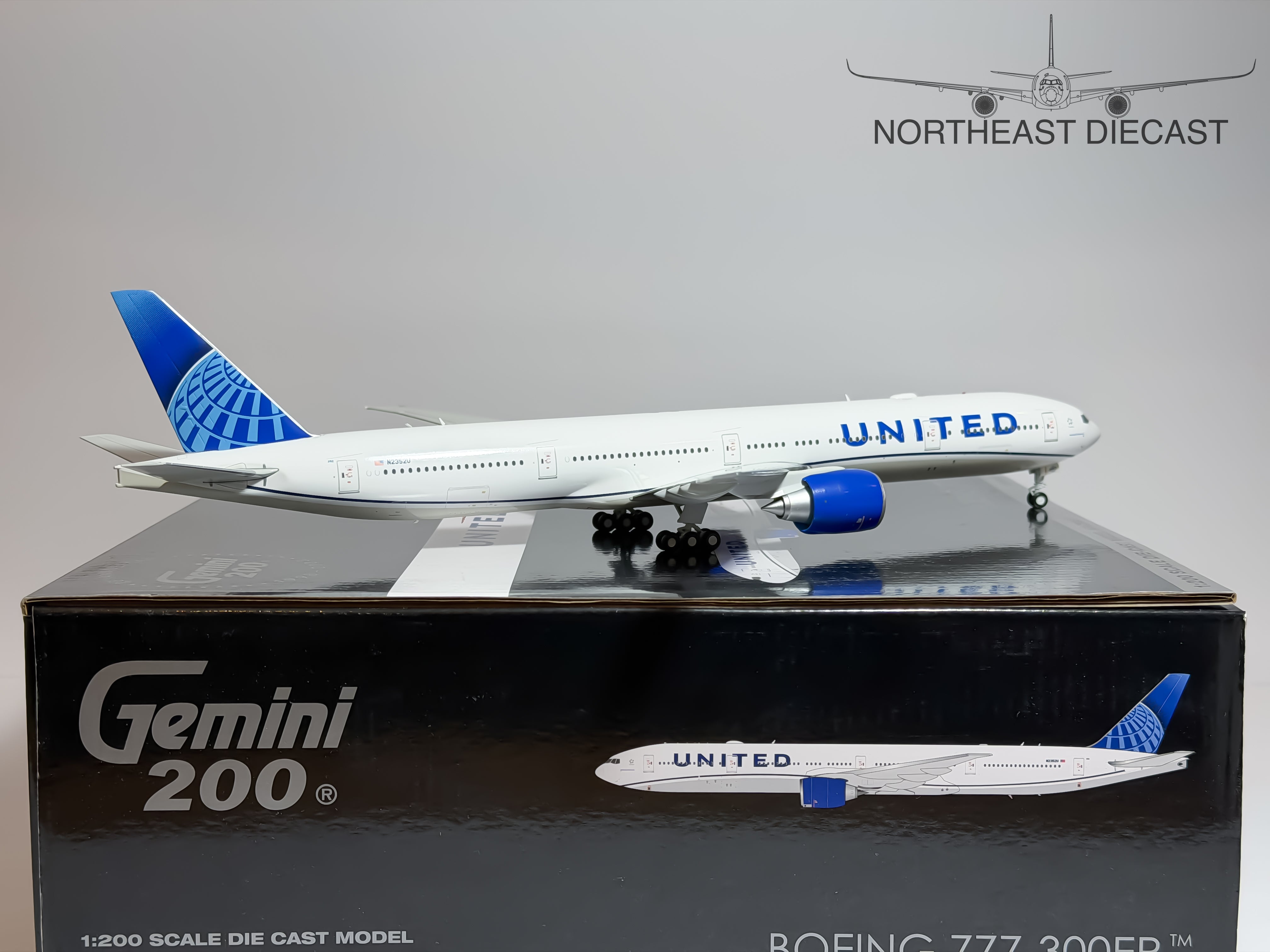 United Airlines Boeing 777-300ER 1:200 Gemini Jets N2352U (G2UAL1247)