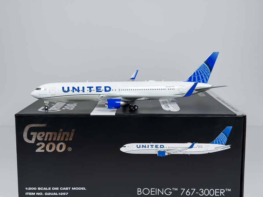 United Airlines Boeing 767-300ER 1:200 Gemini Jets N670UA (G2UAL1257)