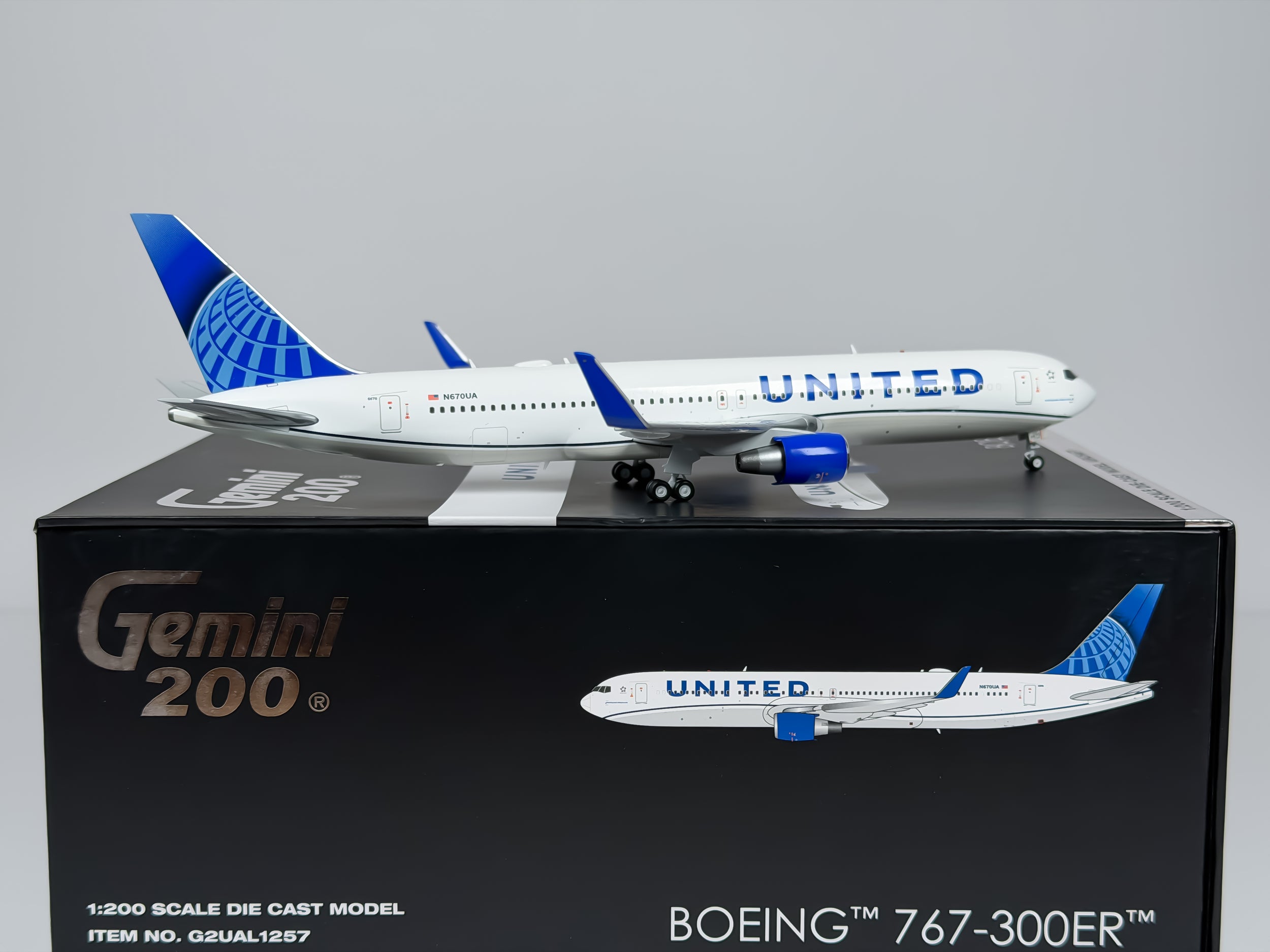 United Airlines Boeing 767-300ER 1:200 Gemini Jets N670UA (G2UAL1257)