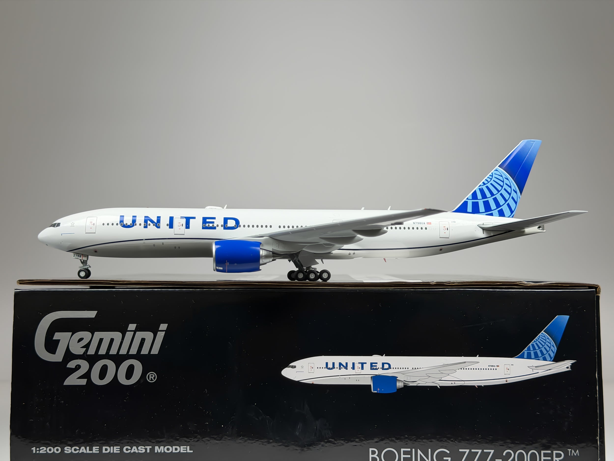United Airlines Boeing 777-200ER 1:200 Gemini Jets N798UA (G2UAL1260)