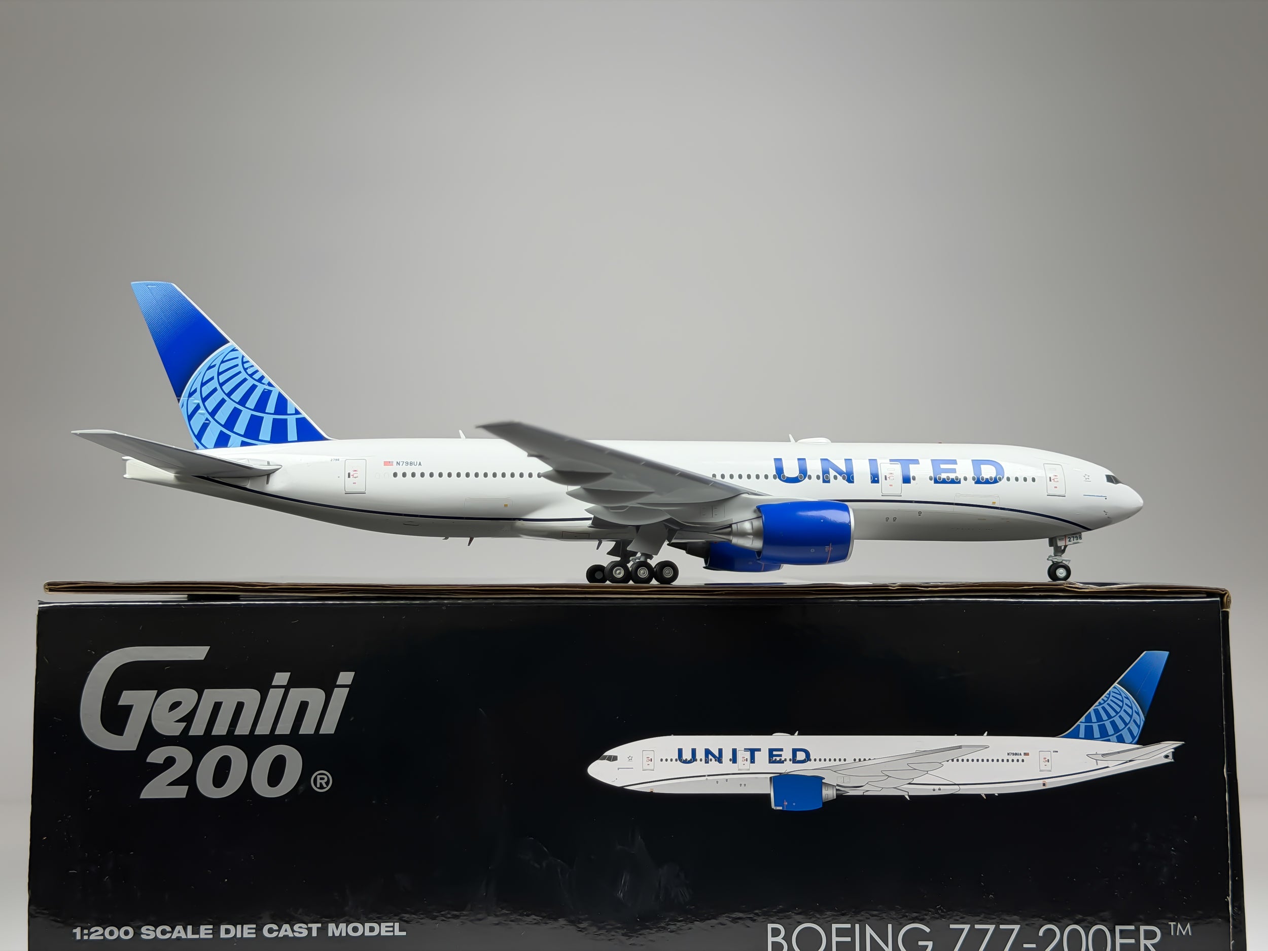 United Airlines Boeing 777-200ER 1:200 Gemini Jets N798UA (G2UAL1260)