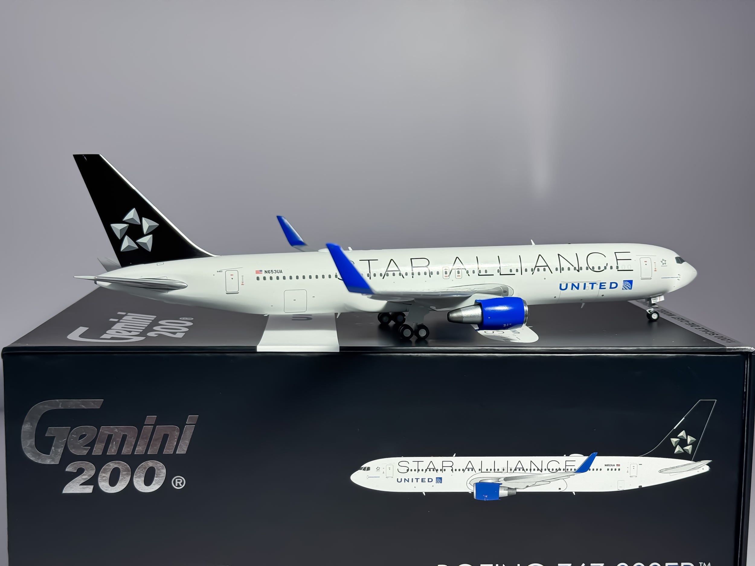 United Airlines Boeing 767-300ER 1:200 Gemini Jets N653UA (G2UAL1379)
