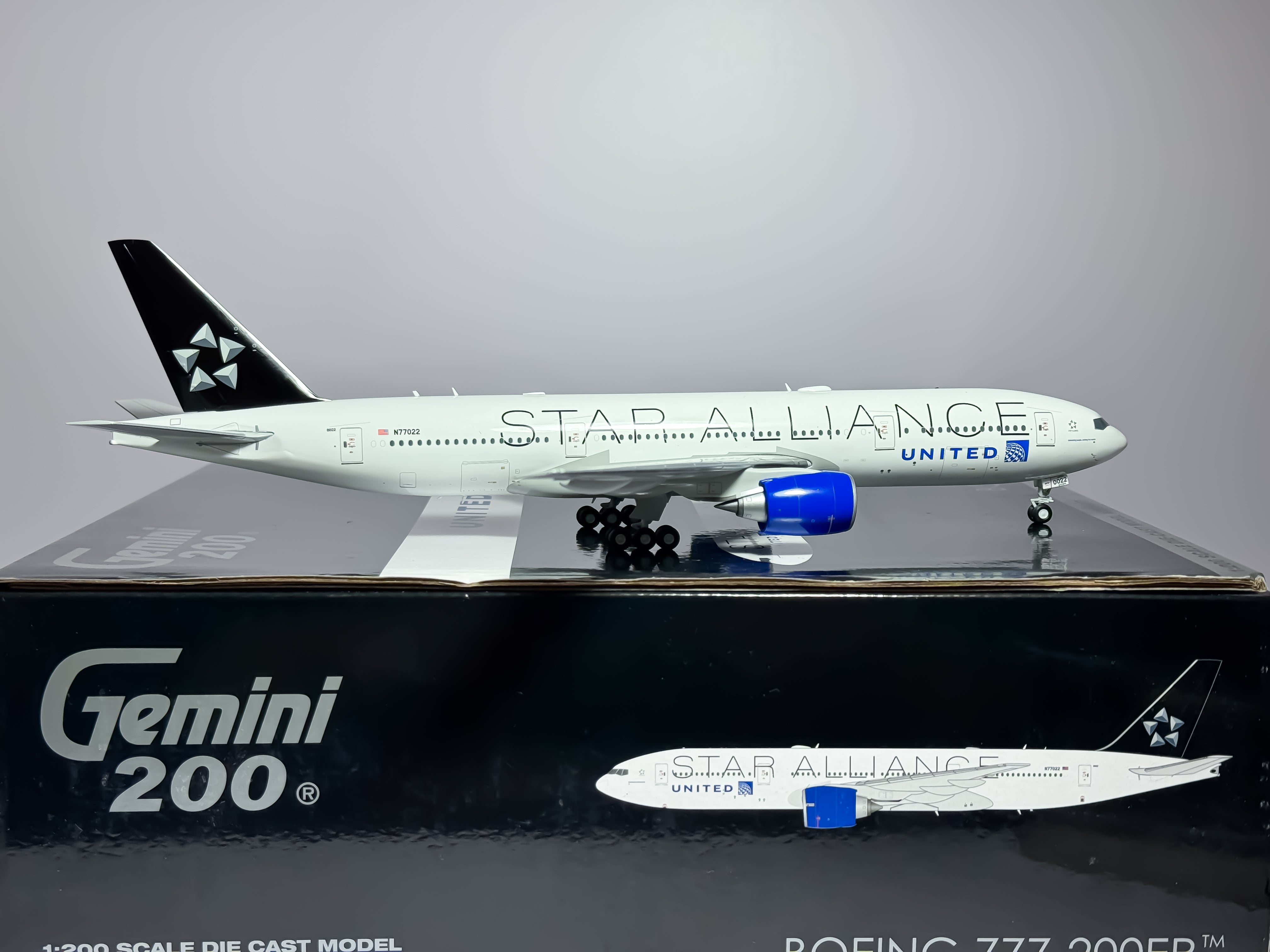 United Airlines Boeing 777-200ER 1:200 Gemini Jets N77022 (G2UAL1380)