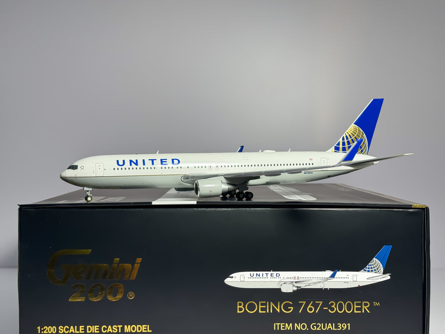United Airlines Boeing 767-300ER 1:200 Gemini Jets N674UA (G2UAL391)