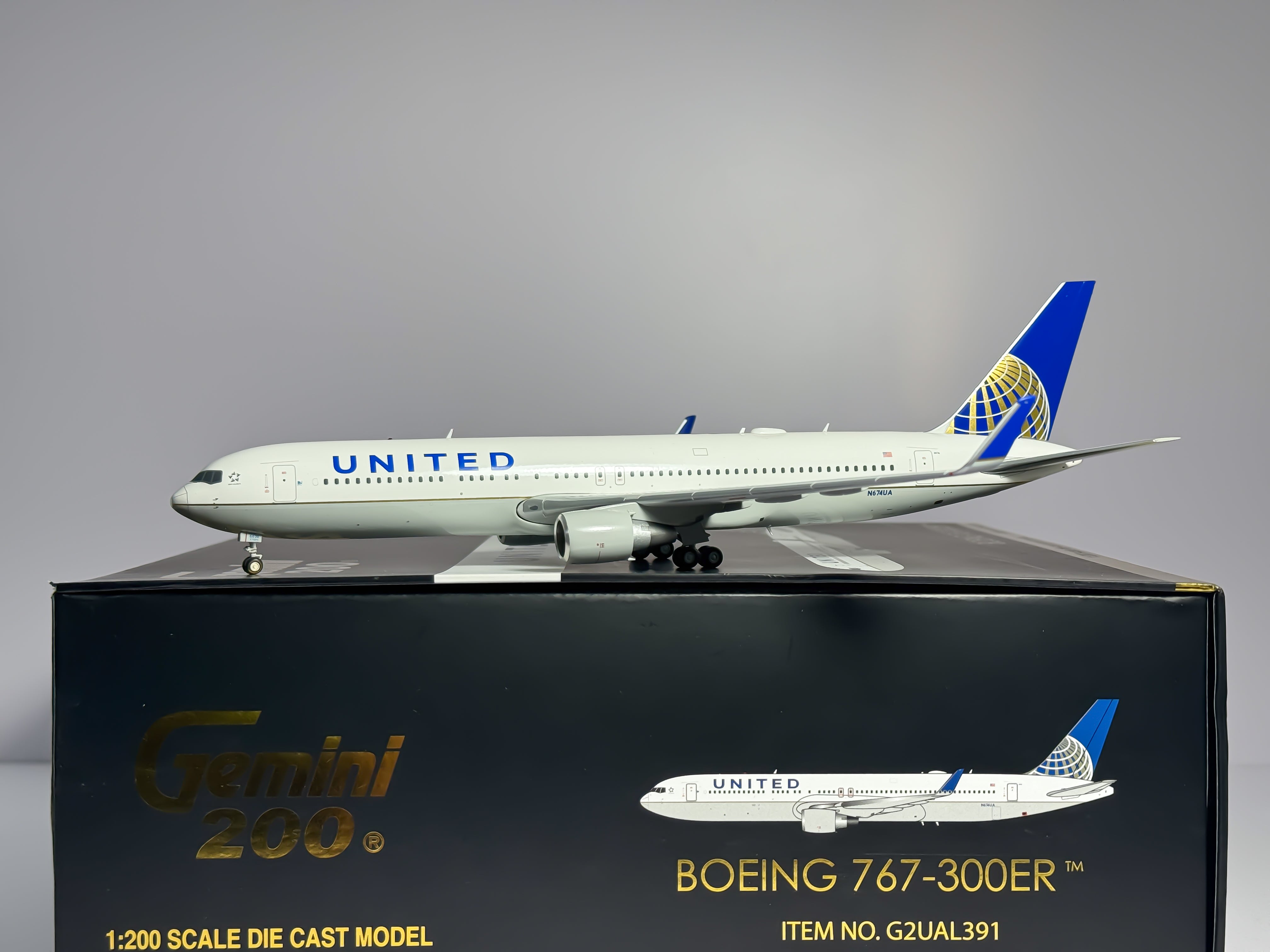 United Airlines Boeing 767-300ER 1:200 Gemini Jets N674UA (G2UAL391)
