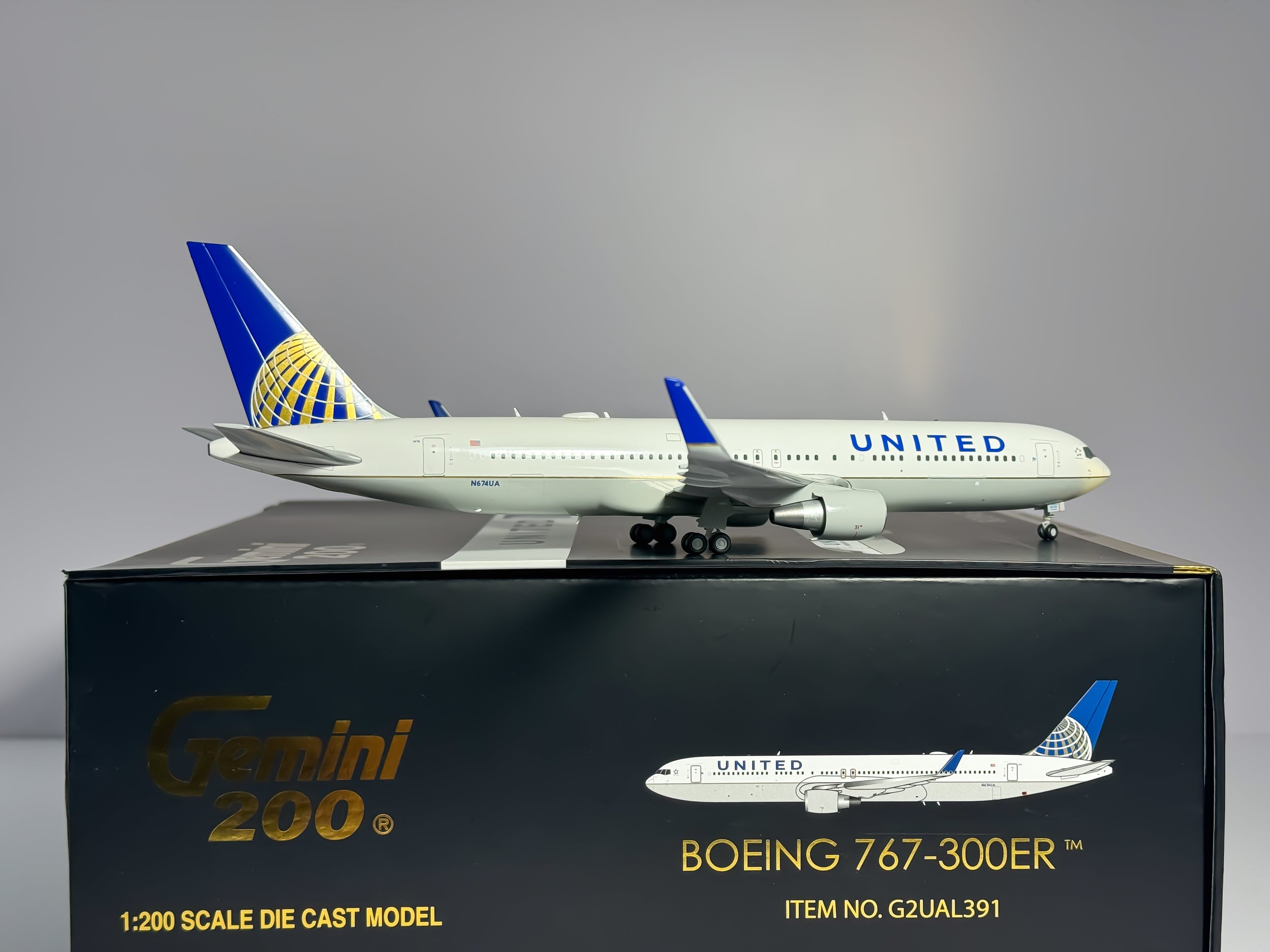 United Airlines Boeing 767-300ER 1:200 Gemini Jets N674UA (G2UAL391)