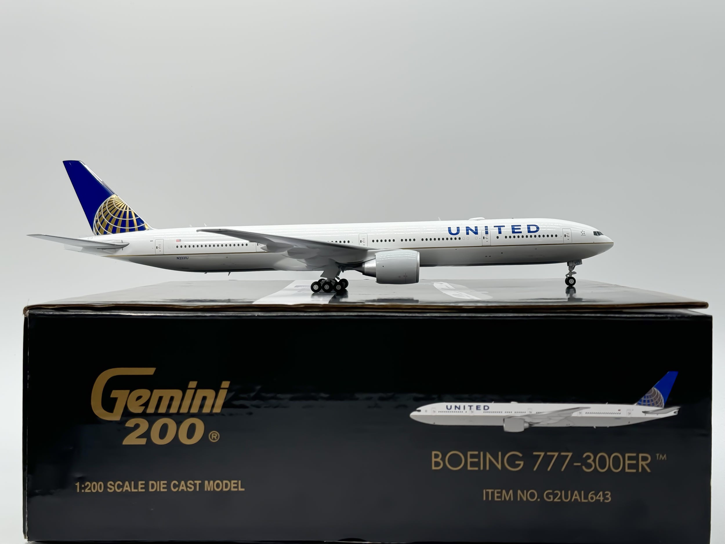 United Airlines Boeing 777-300ER 1:200 Gemini Jets N2331U (G2UAL643)
