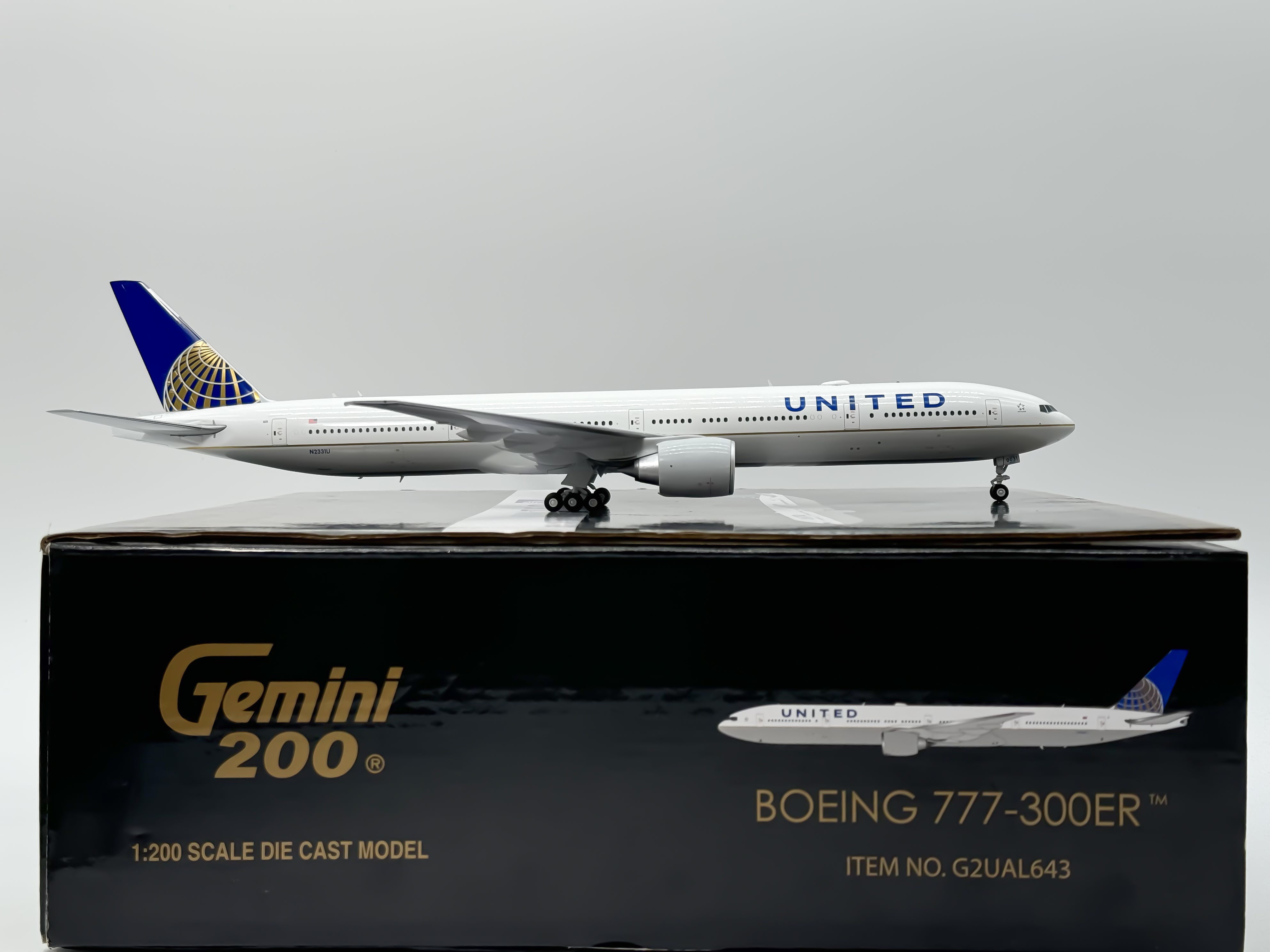United Airlines Boeing 777-300ER 1:200 Gemini Jets N2331U (G2UAL643)