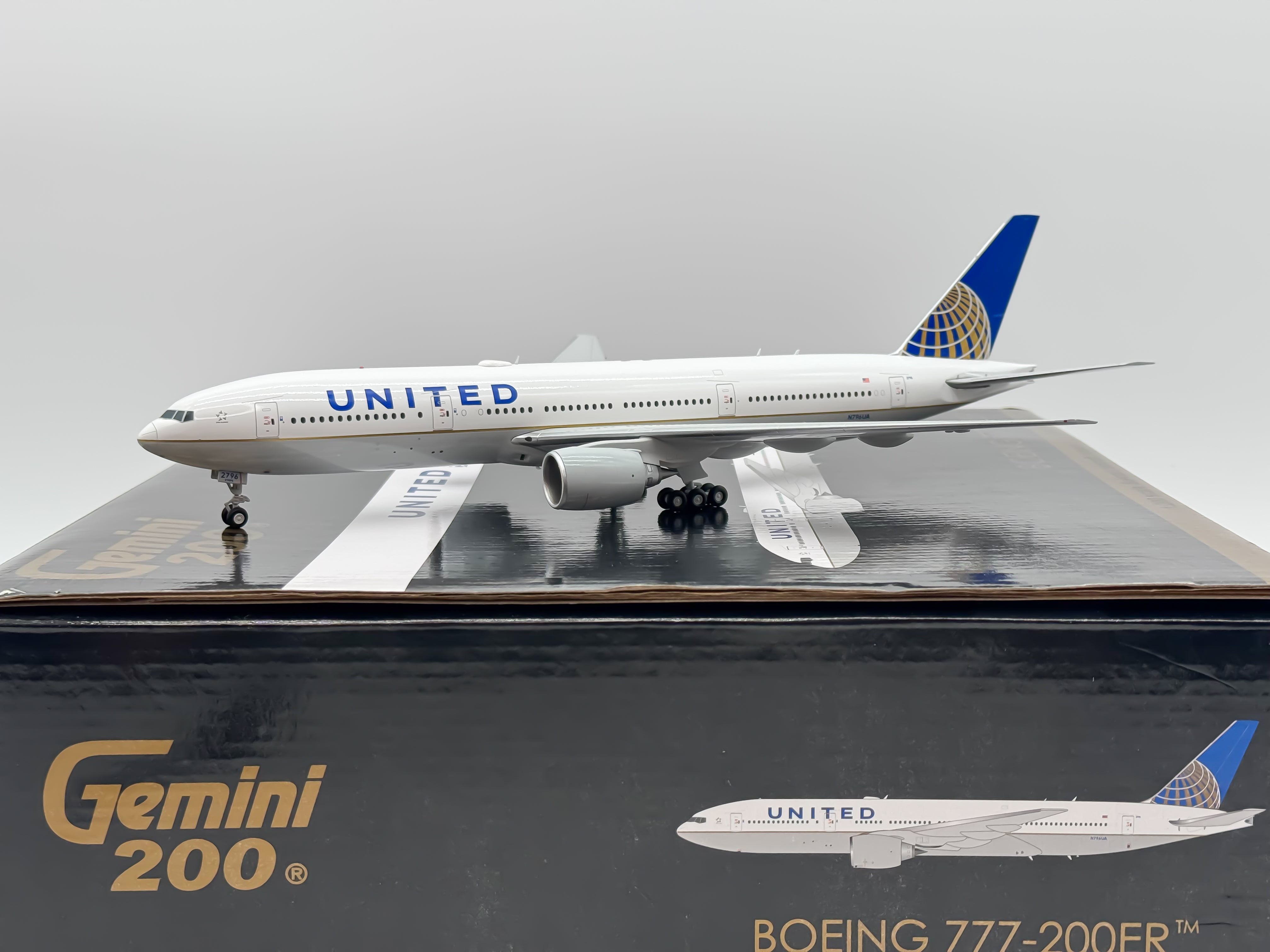 United Airlines Boeing 777-200 1:200 Gemini Jets N796UA (G2UAL768)