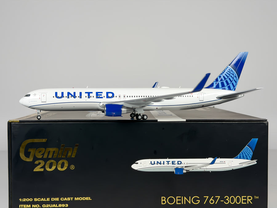 United Airlines Boeing 767-300ER 1:200 Gemini Jets N676UA (G2UAL893)
