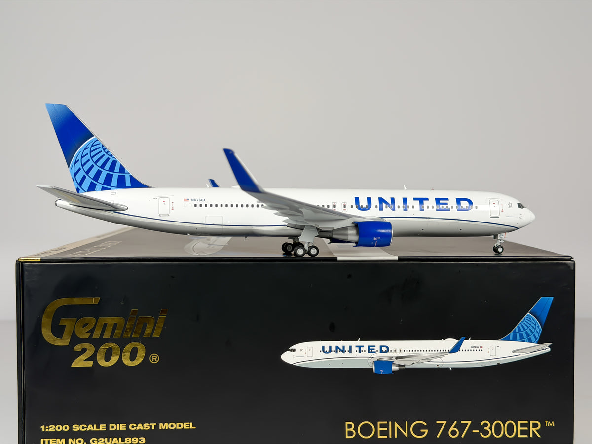 United Airlines Boeing 767-300ER 1:200 Gemini Jets N676UA (G2UAL893)