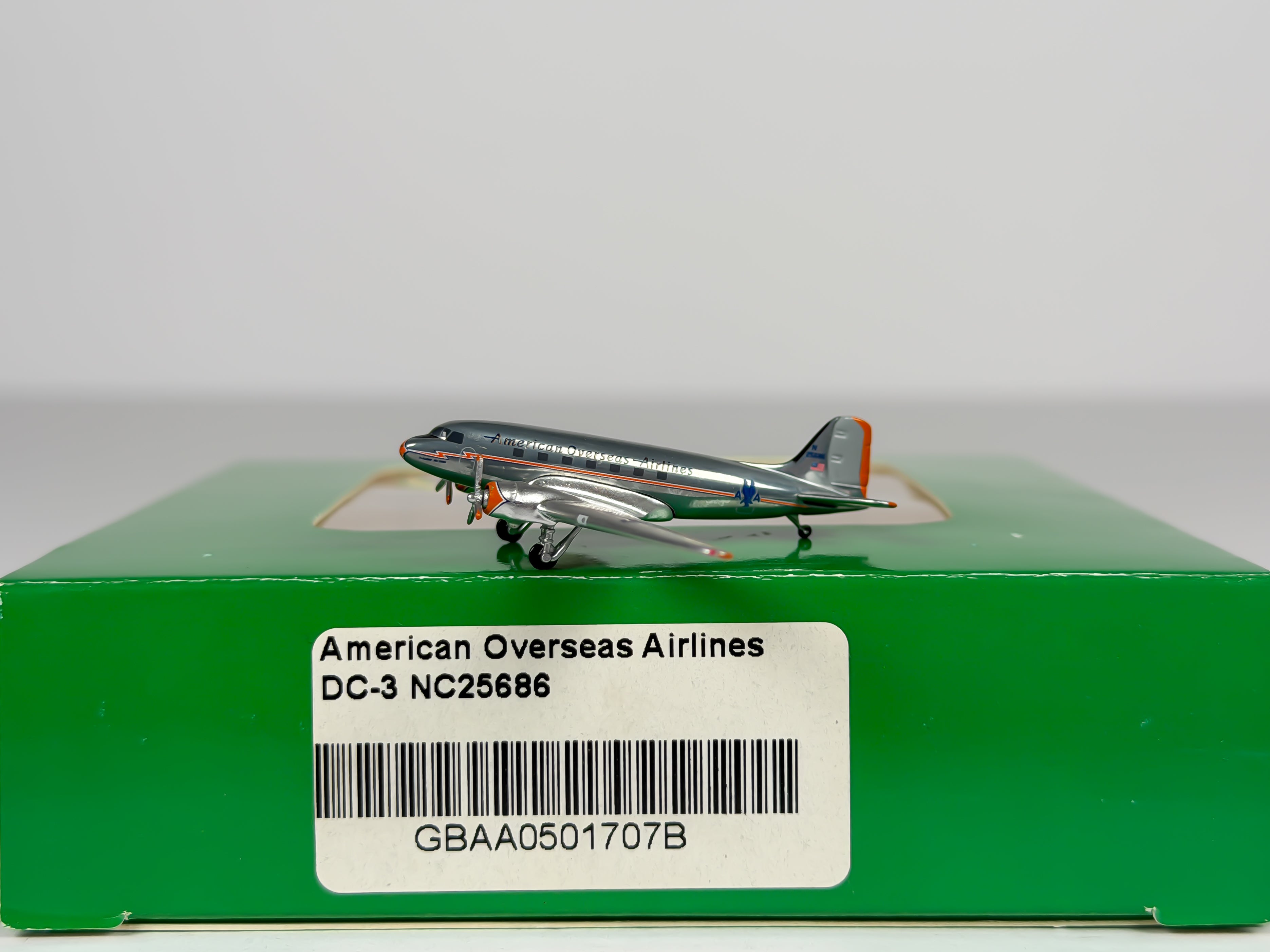 American Overseas Airlines Douglas DC-3 1:400 Aeroclassics N25686 (GBAA0501707B)